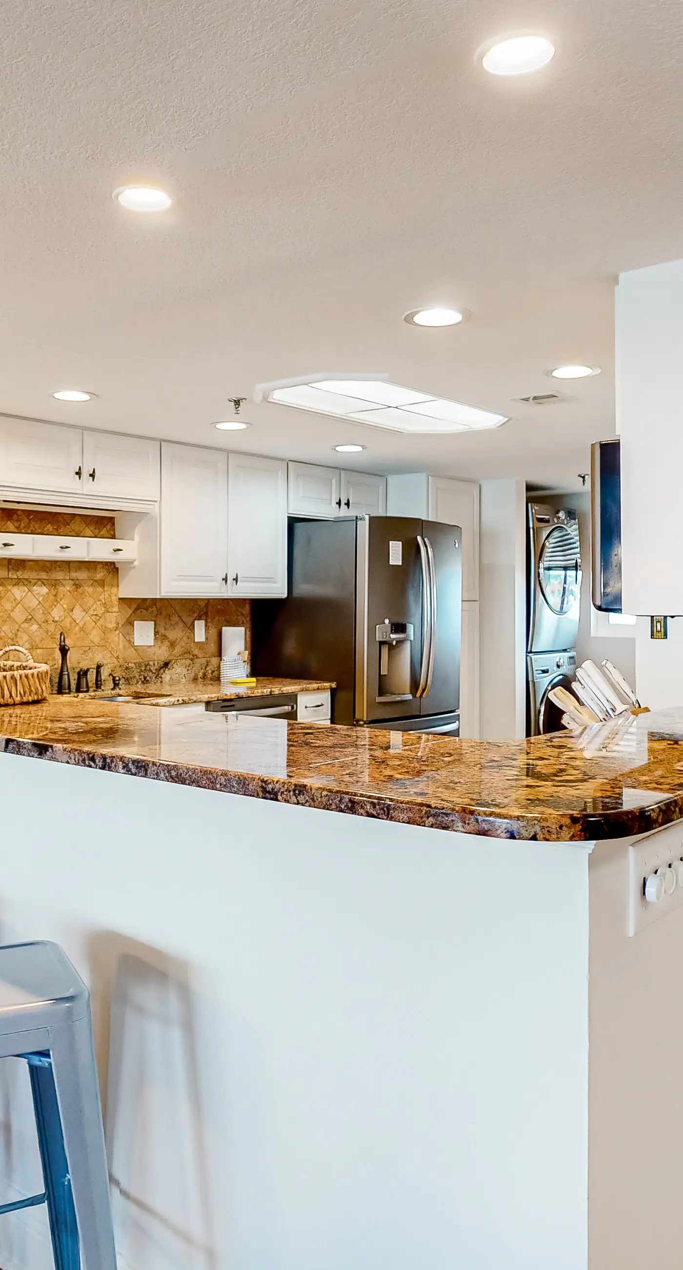 Surf Dweller 710- Seventh floor Gulf-front suite with amazing views, washer/dryer, AC & pool