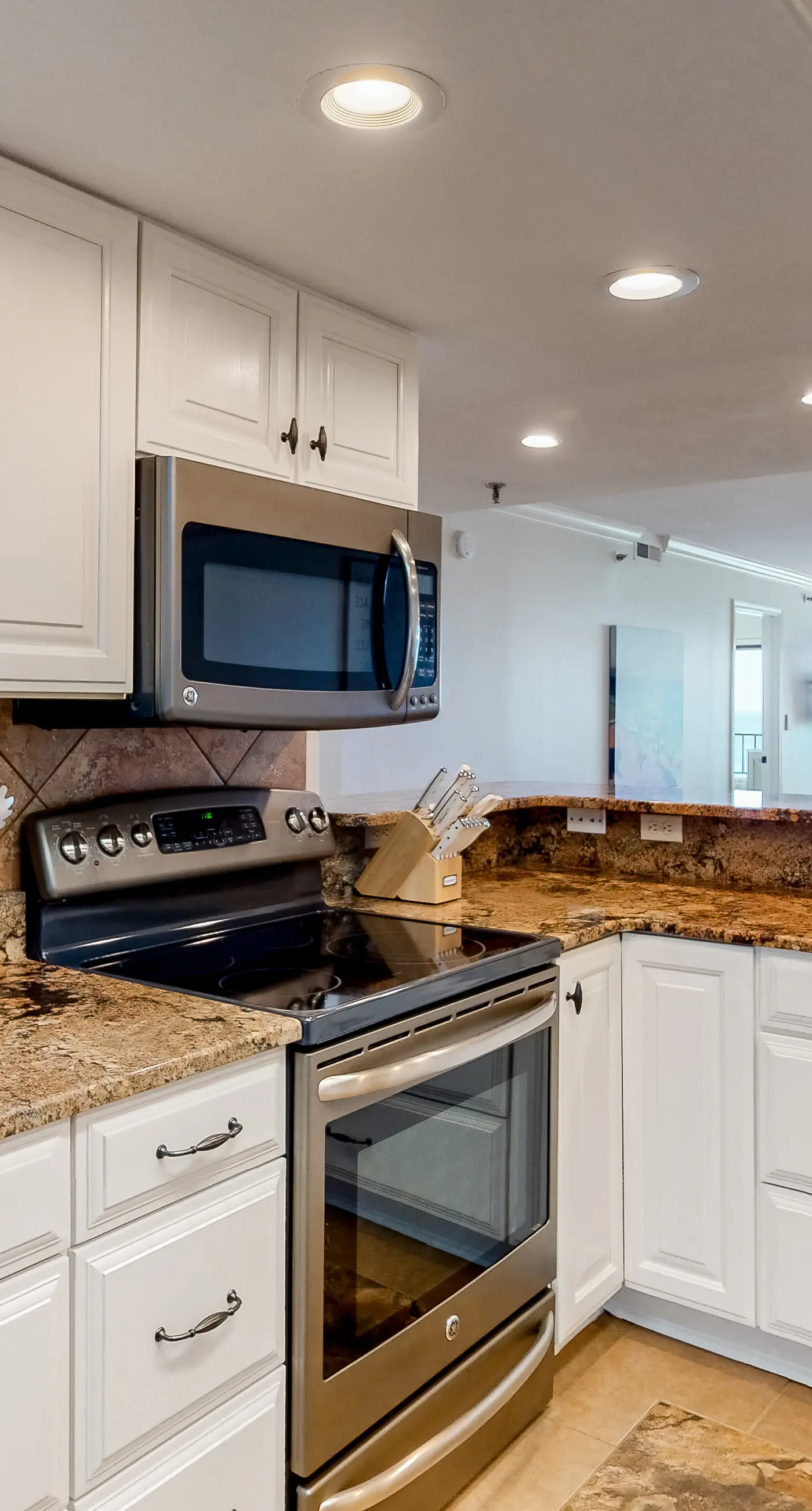 Surf Dweller 710- Seventh floor Gulf-front suite with amazing views, washer/dryer, AC & pool