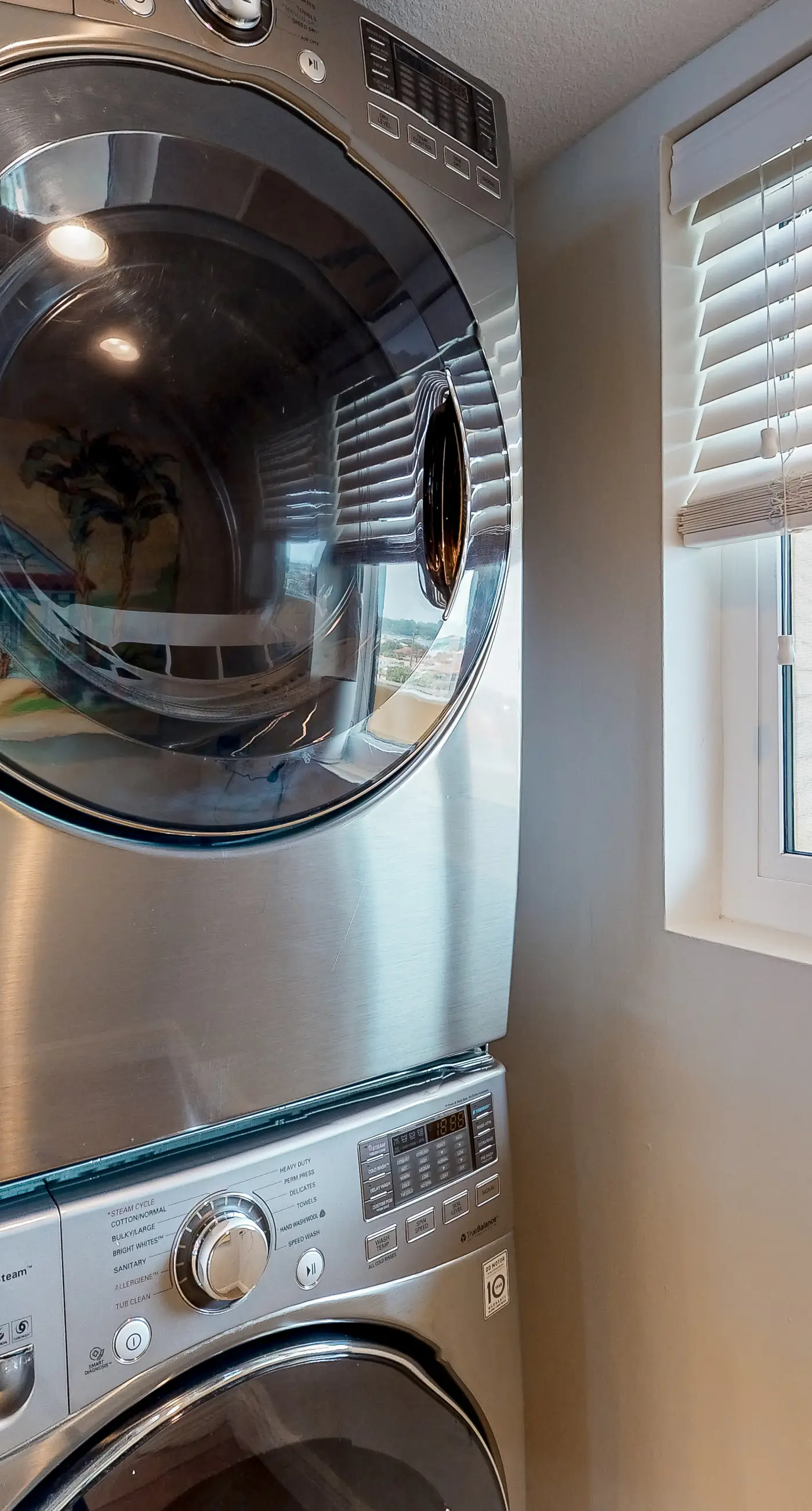 Surf Dweller 710- Seventh floor Gulf-front suite with amazing views, washer/dryer, AC & pool