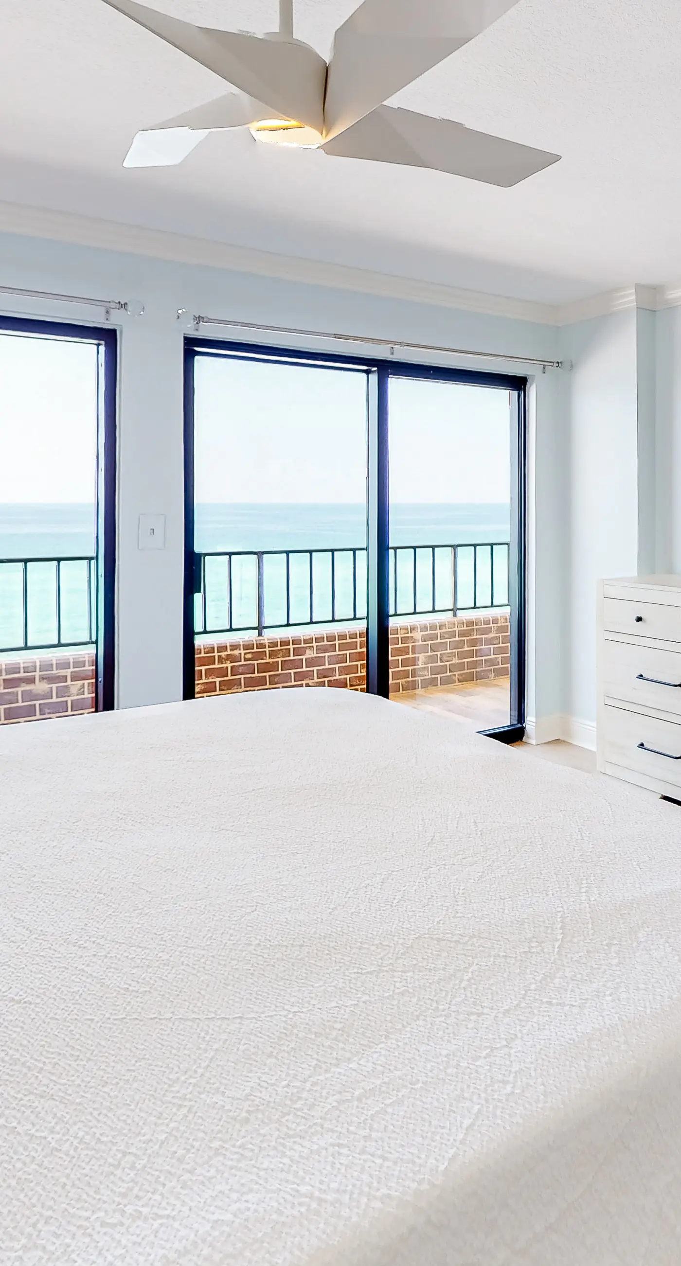 Surf Dweller 710- Seventh floor Gulf-front suite with amazing views, washer/dryer, AC & pool
