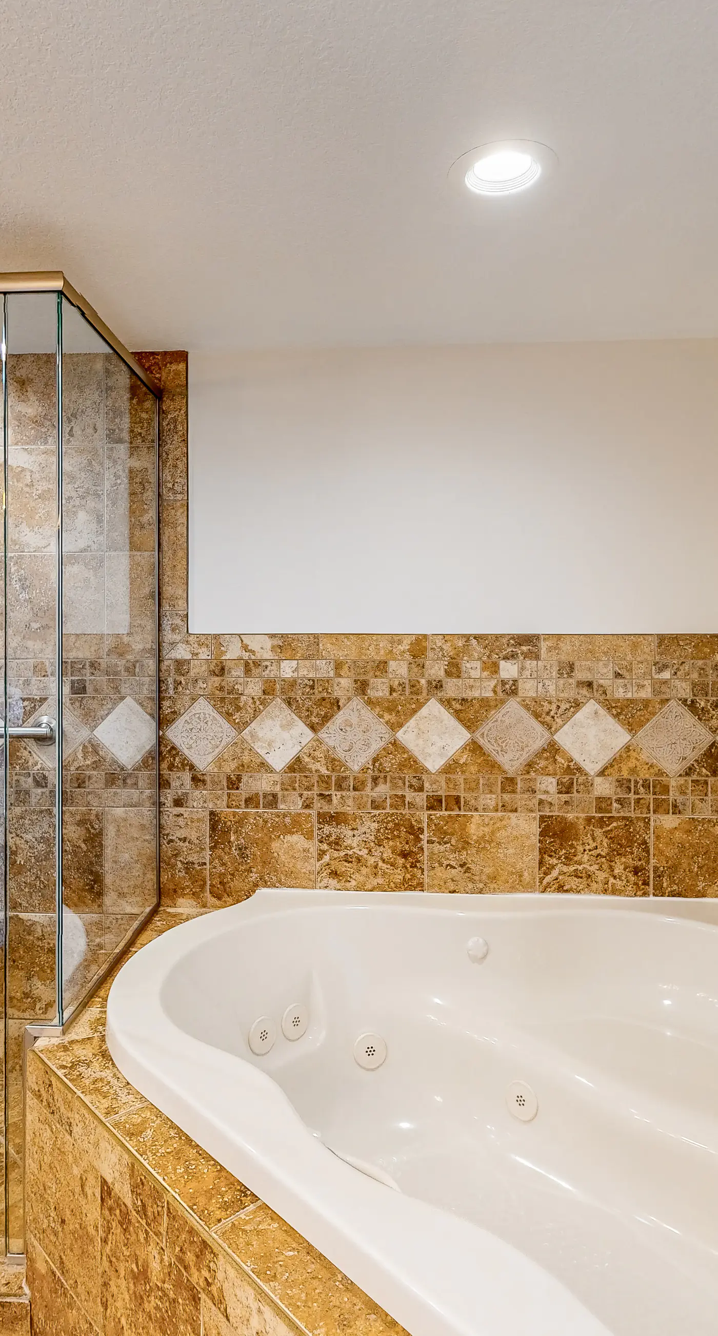 Surf Dweller 710- Seventh floor Gulf-front suite with amazing views, washer/dryer, AC & pool