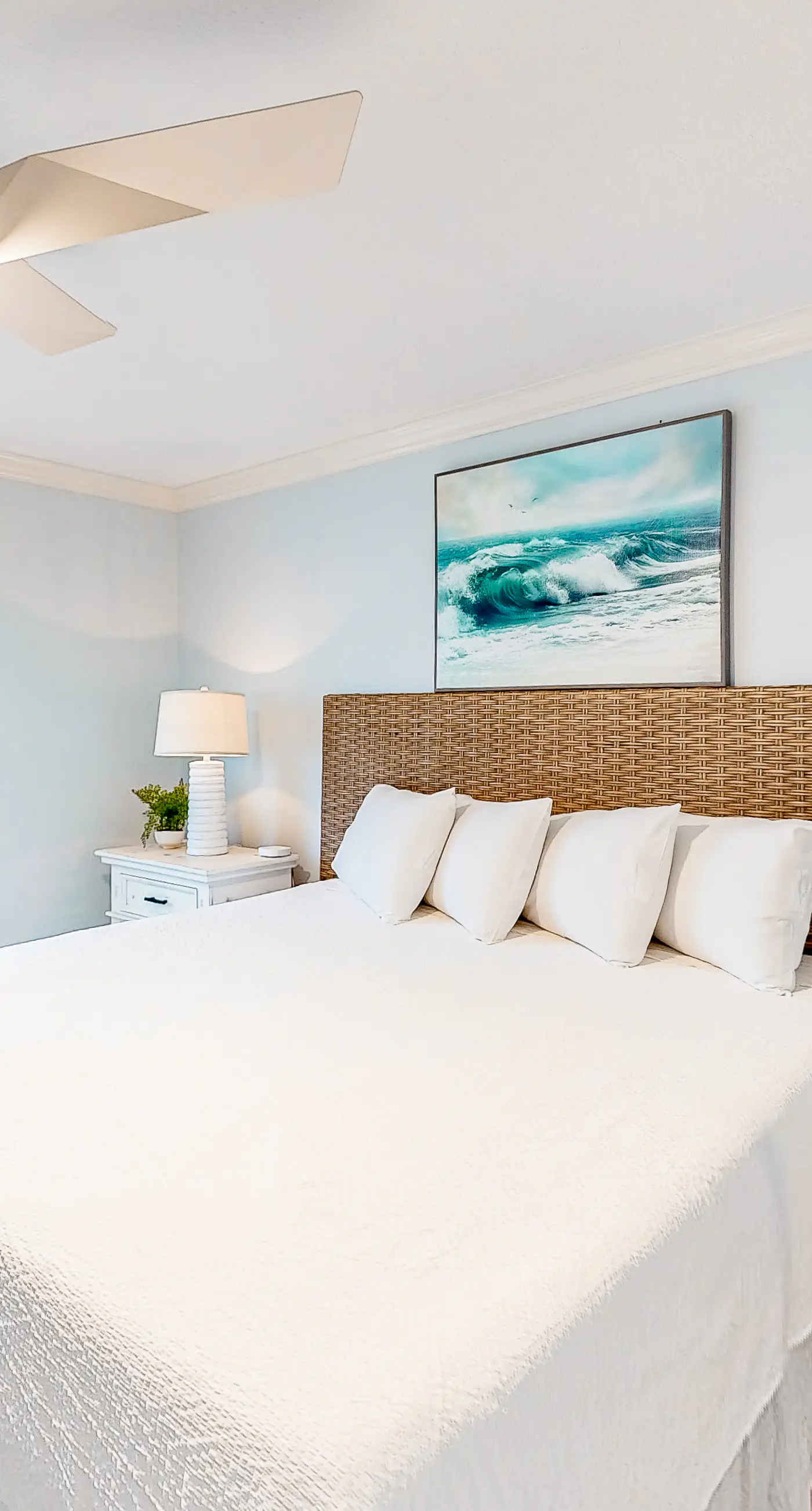 Surf Dweller 710- Seventh floor Gulf-front suite with amazing views, washer/dryer, AC & pool