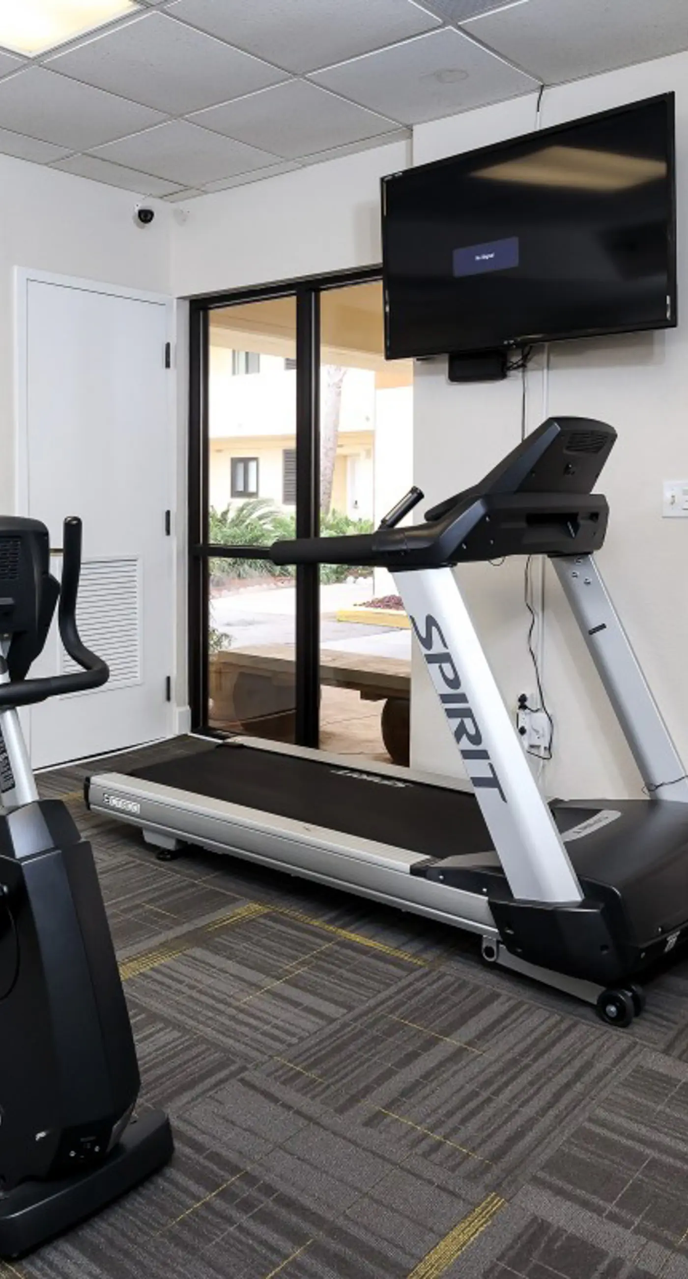 Surf Dweller 710- Seventh floor Gulf-front suite with amazing views, washer/dryer, AC & pool