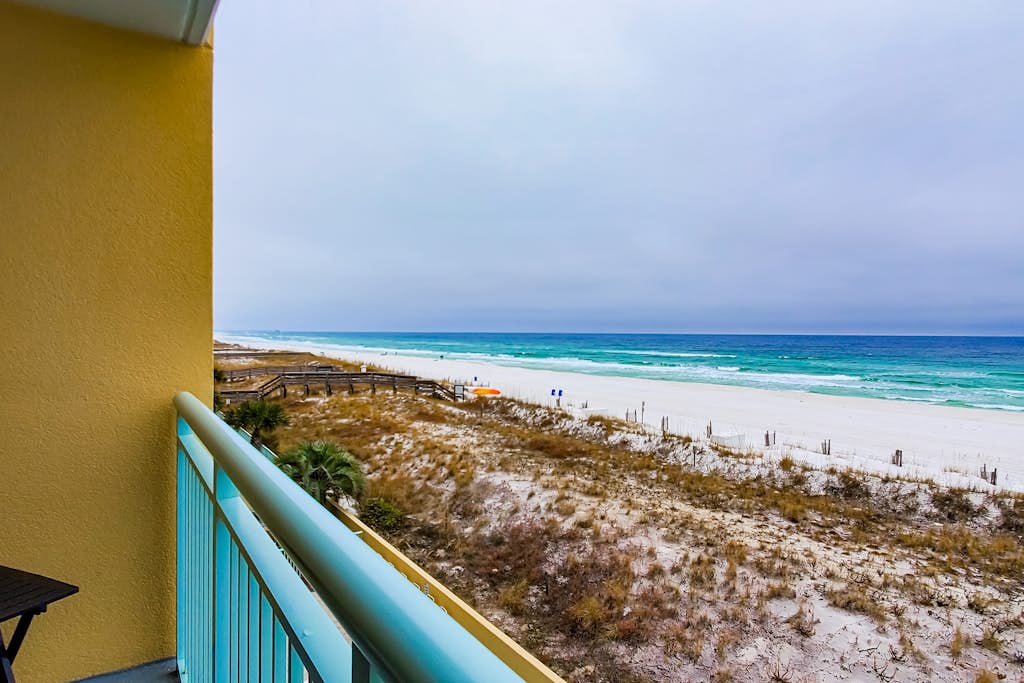 Pelican Isle 315