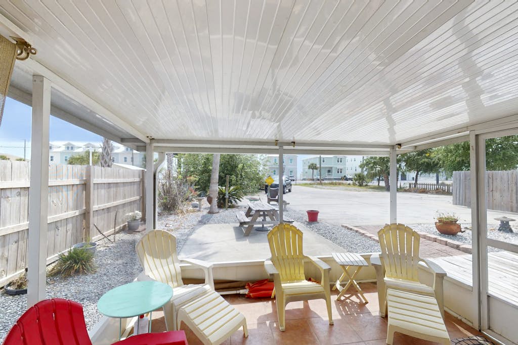 Gulf Getaway with Free WiFi, Wet Bar, Enclosed Yard, & Screened-In Porch