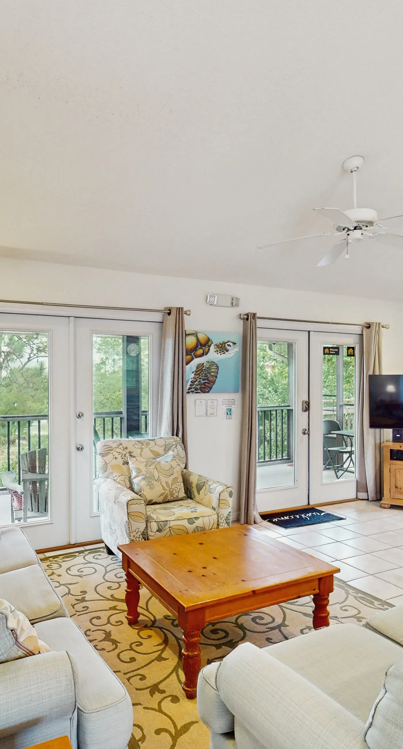 Dog-friendly home near the beach with spacious living area, porch & sundeck