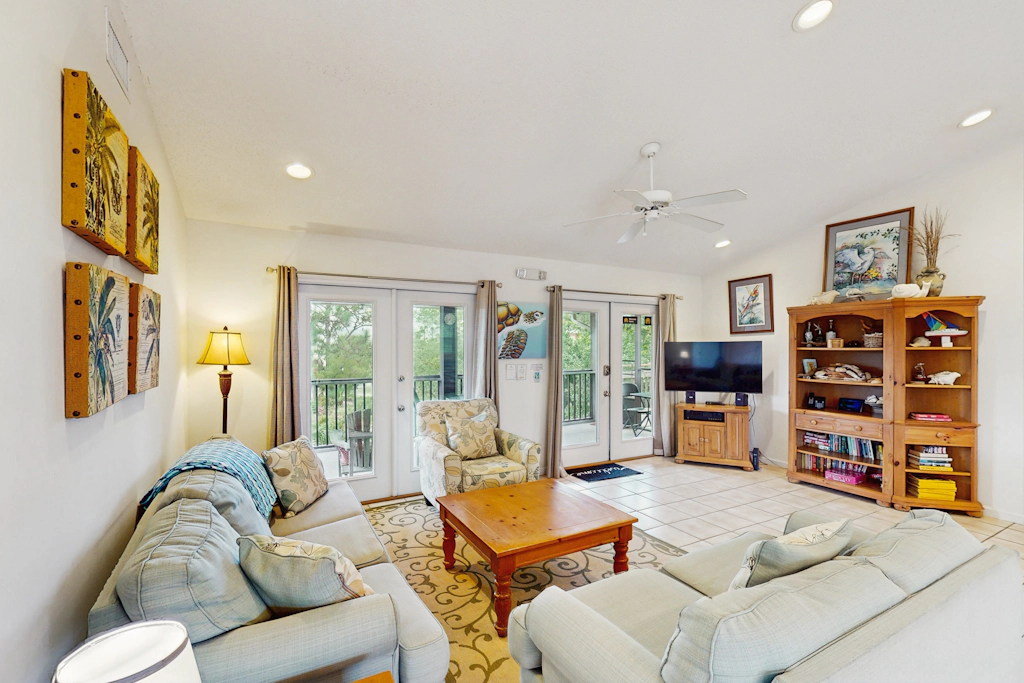 Dog-friendly home near the beach with spacious living area, porch & sundeck