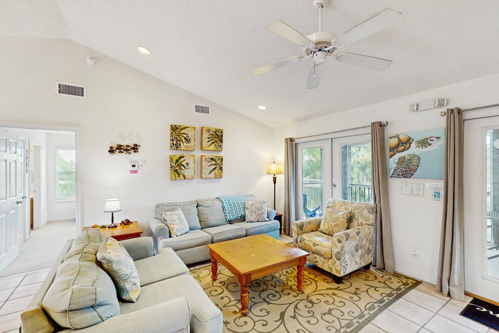 Dog-friendly home near the beach with spacious living area, porch & sundeck