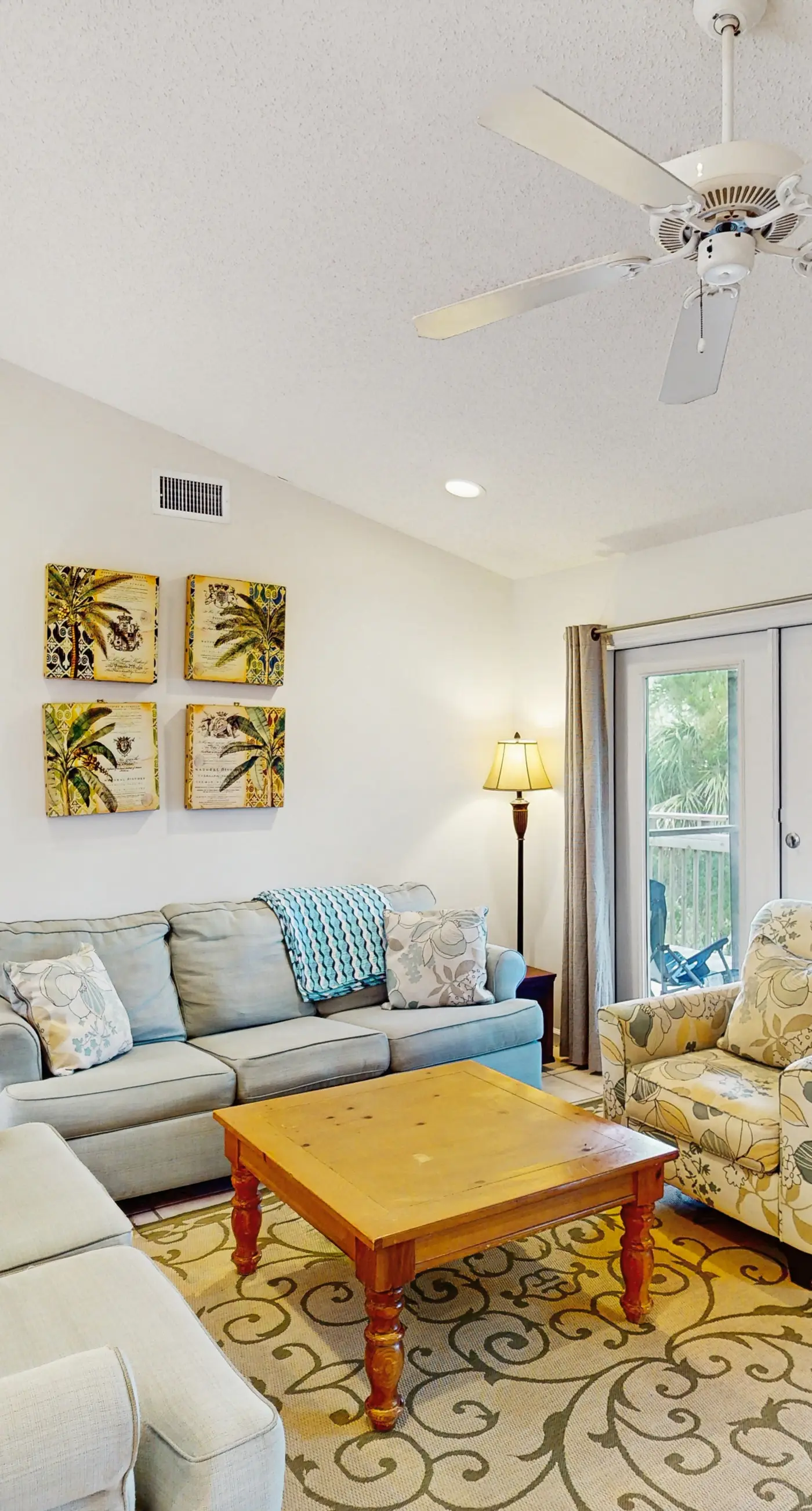 Dog-friendly home near the beach with spacious living area, porch & sundeck