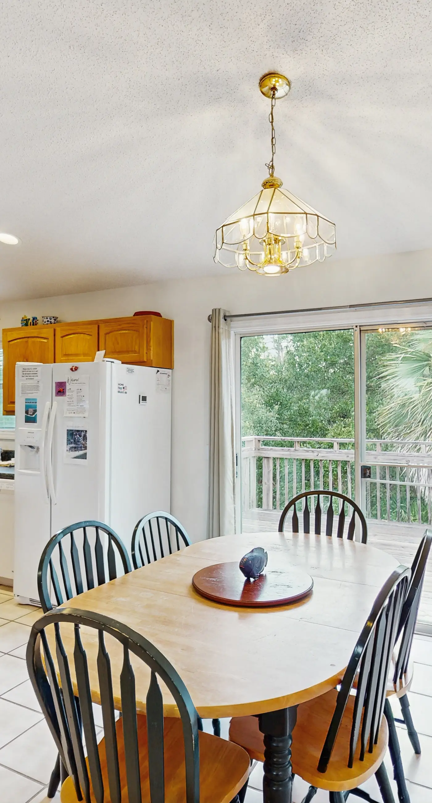 Dog-friendly home near the beach with spacious living area, porch & sundeck
