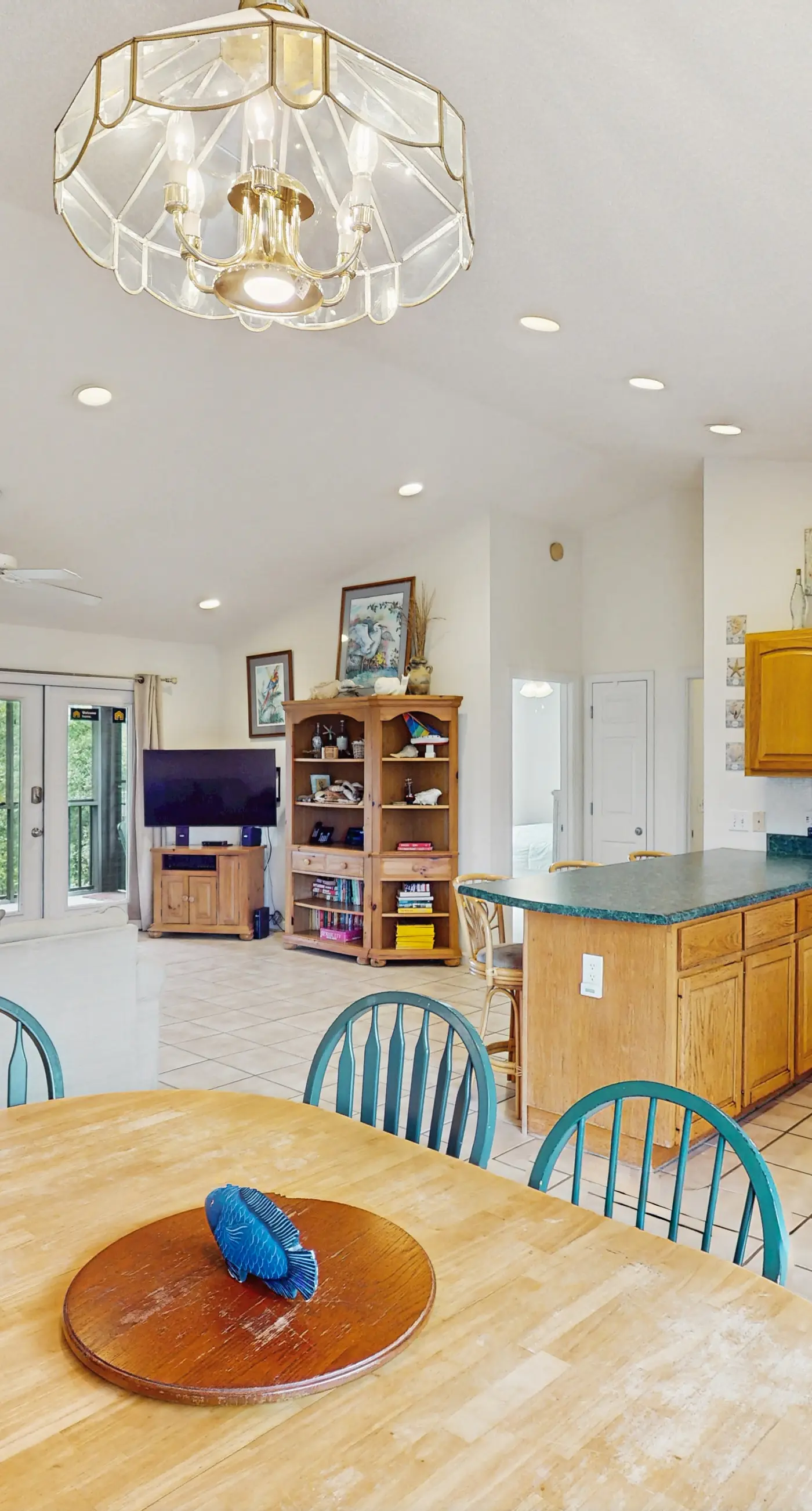 Dog-friendly home near the beach with spacious living area, porch & sundeck