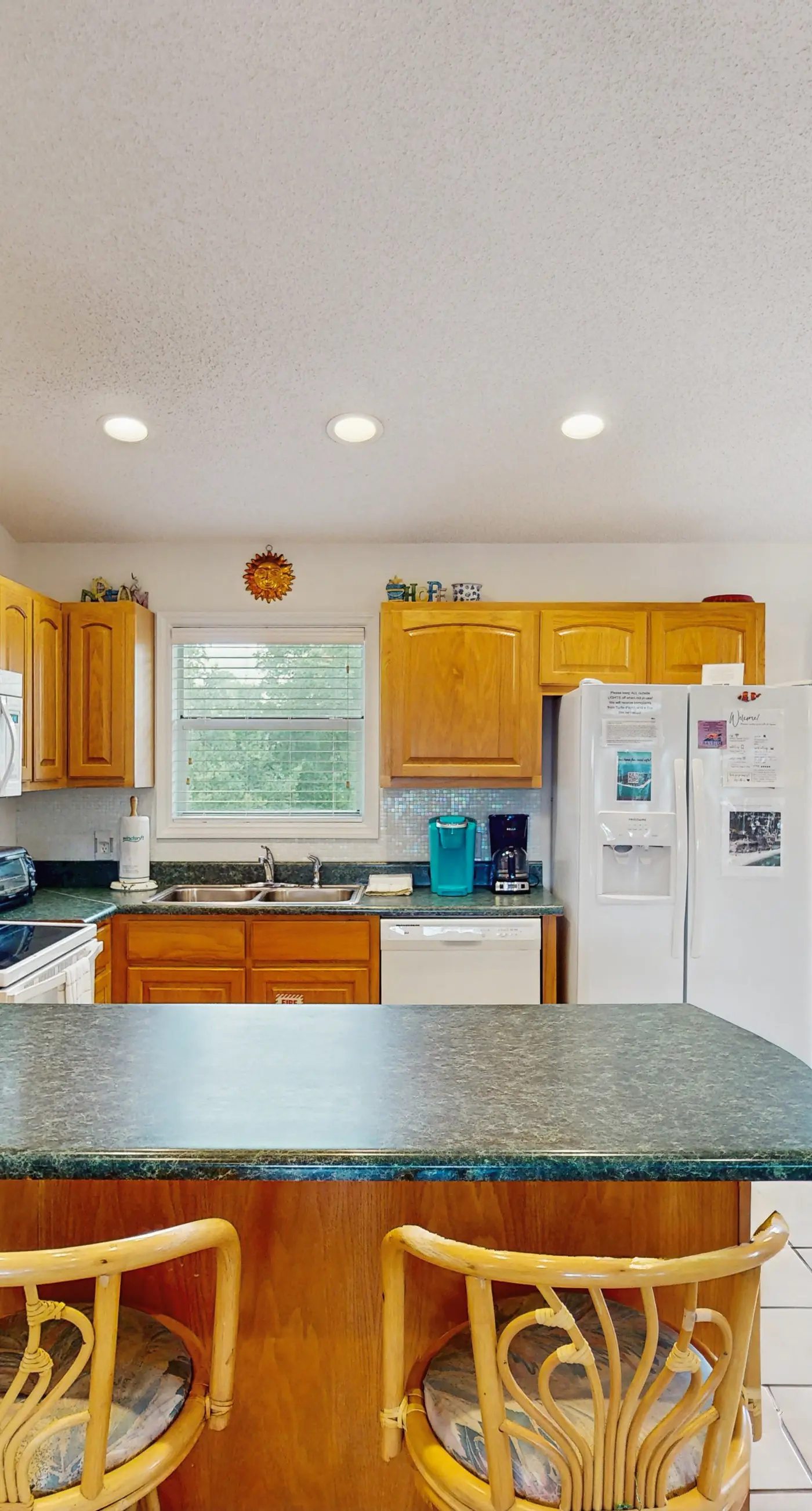 Dog-friendly home near the beach with spacious living area, porch & sundeck