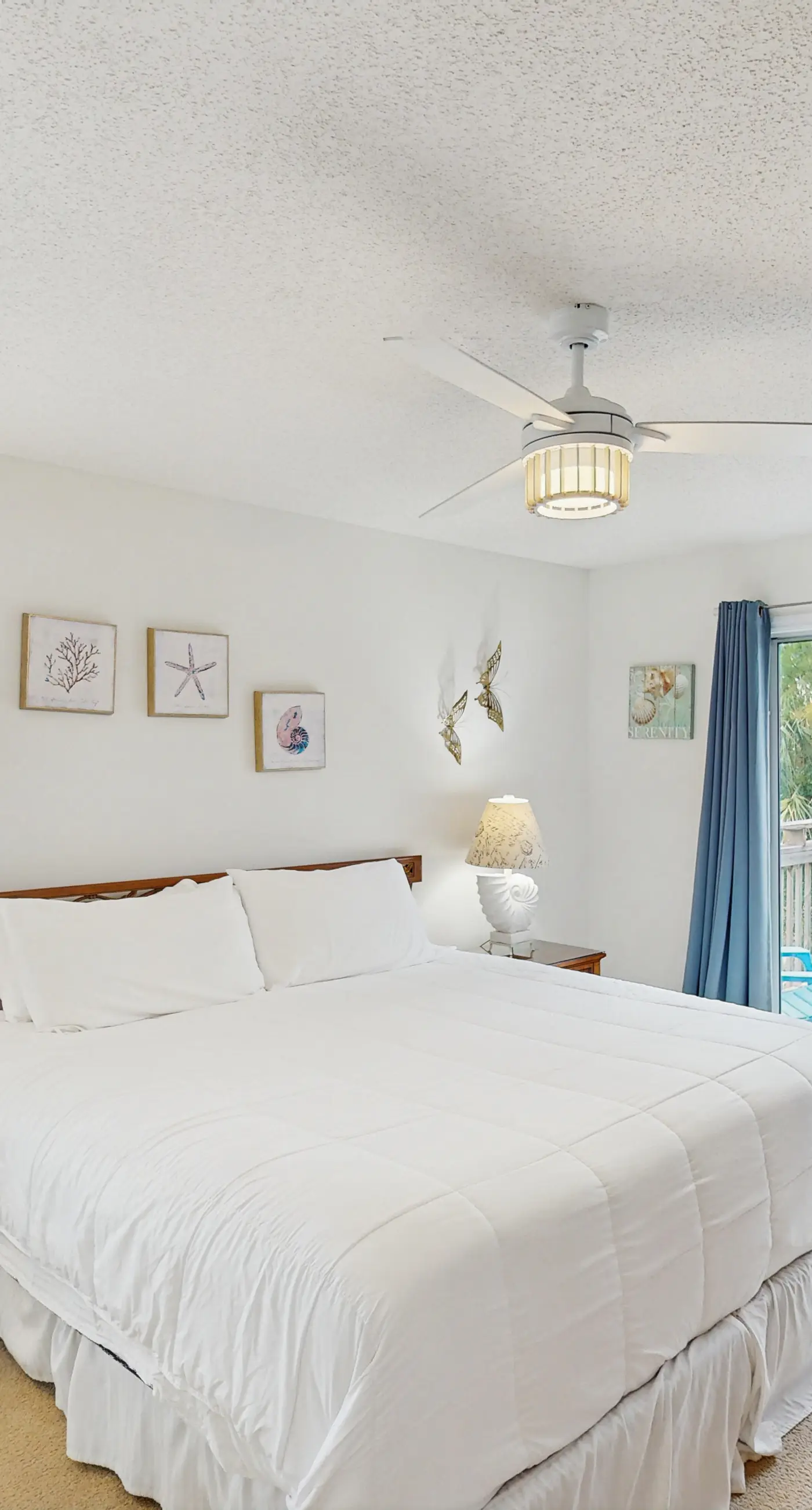 Dog-friendly home near the beach with spacious living area, porch & sundeck