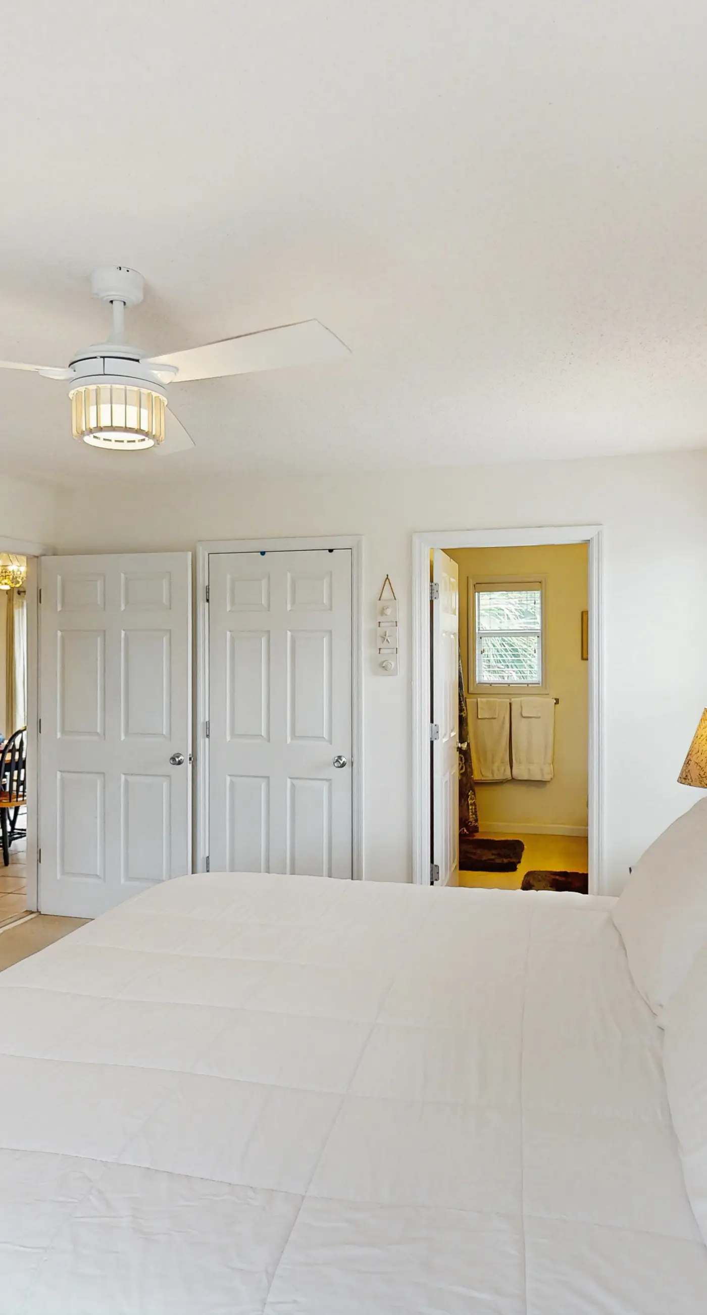 Dog-friendly home near the beach with spacious living area, porch & sundeck