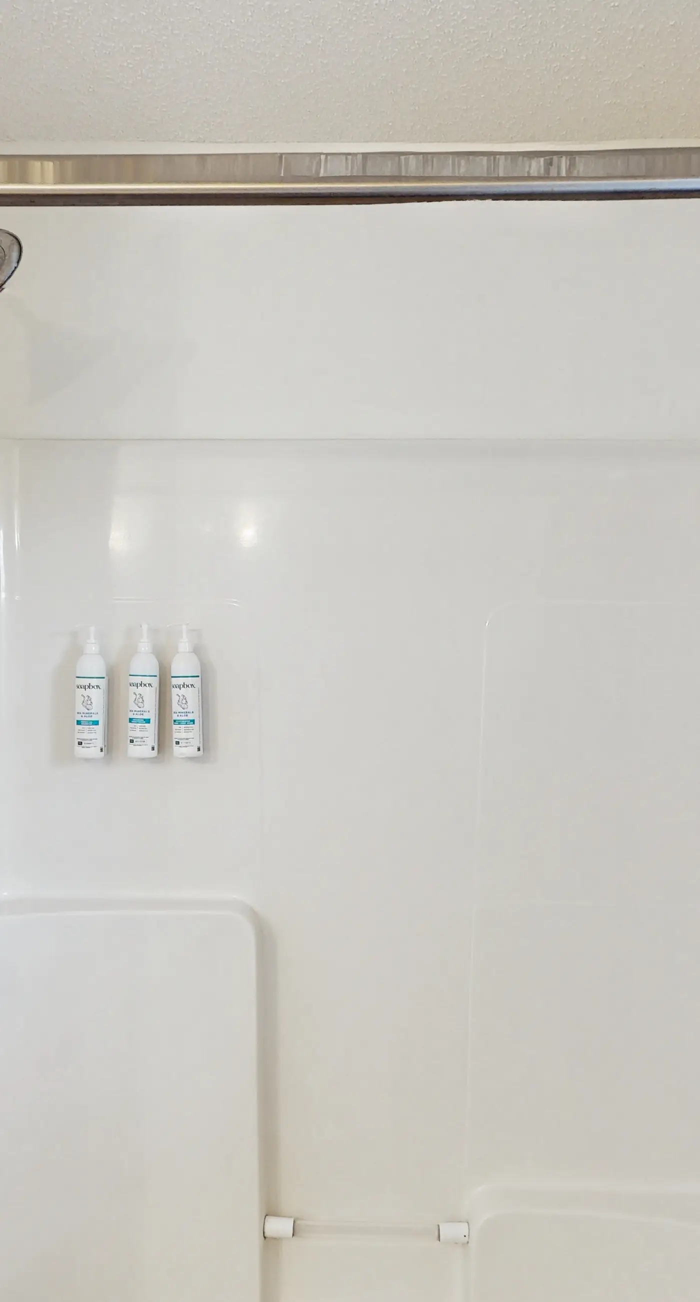 Dog-friendly home near the beach with spacious living area, porch & sundeck