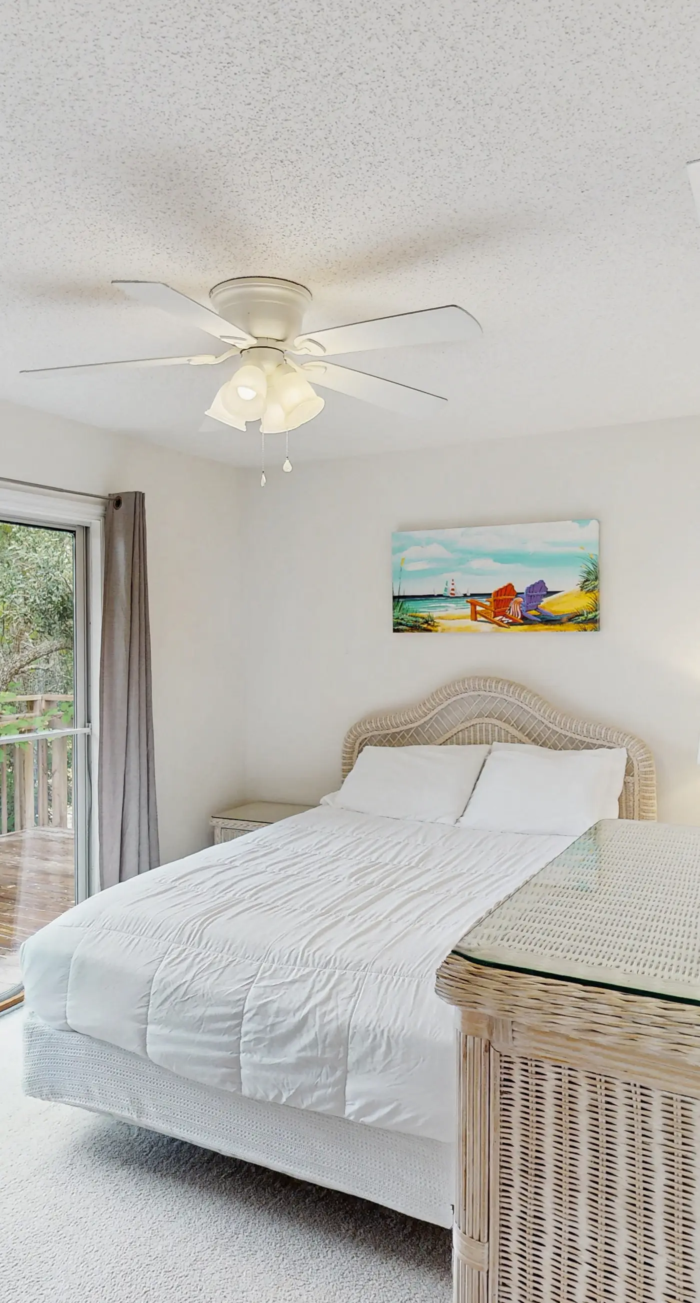 Dog-friendly home near the beach with spacious living area, porch & sundeck