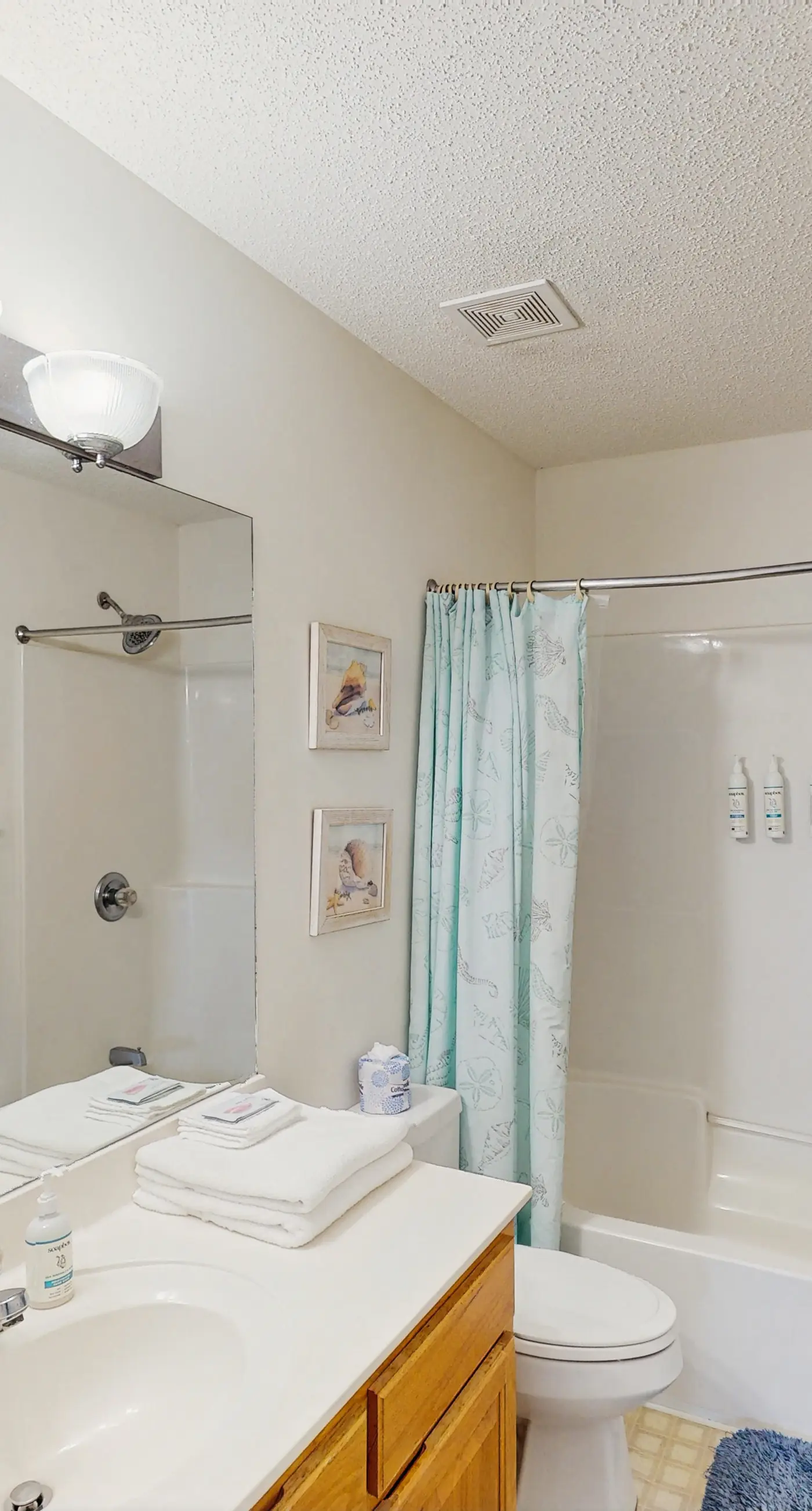 Dog-friendly home near the beach with spacious living area, porch & sundeck