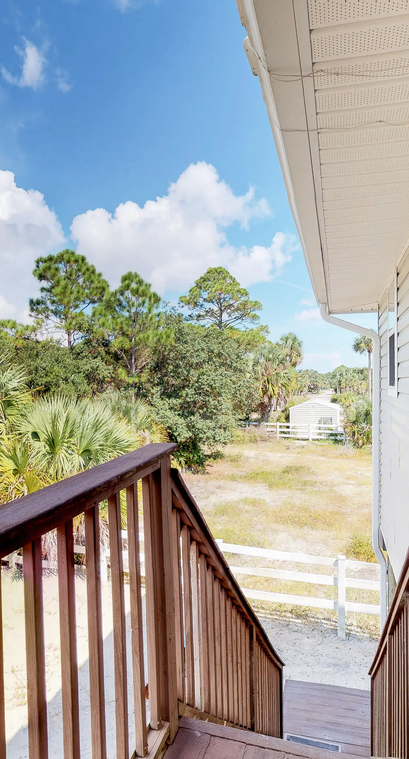 Dog-friendly home near the beach with spacious living area, porch & sundeck