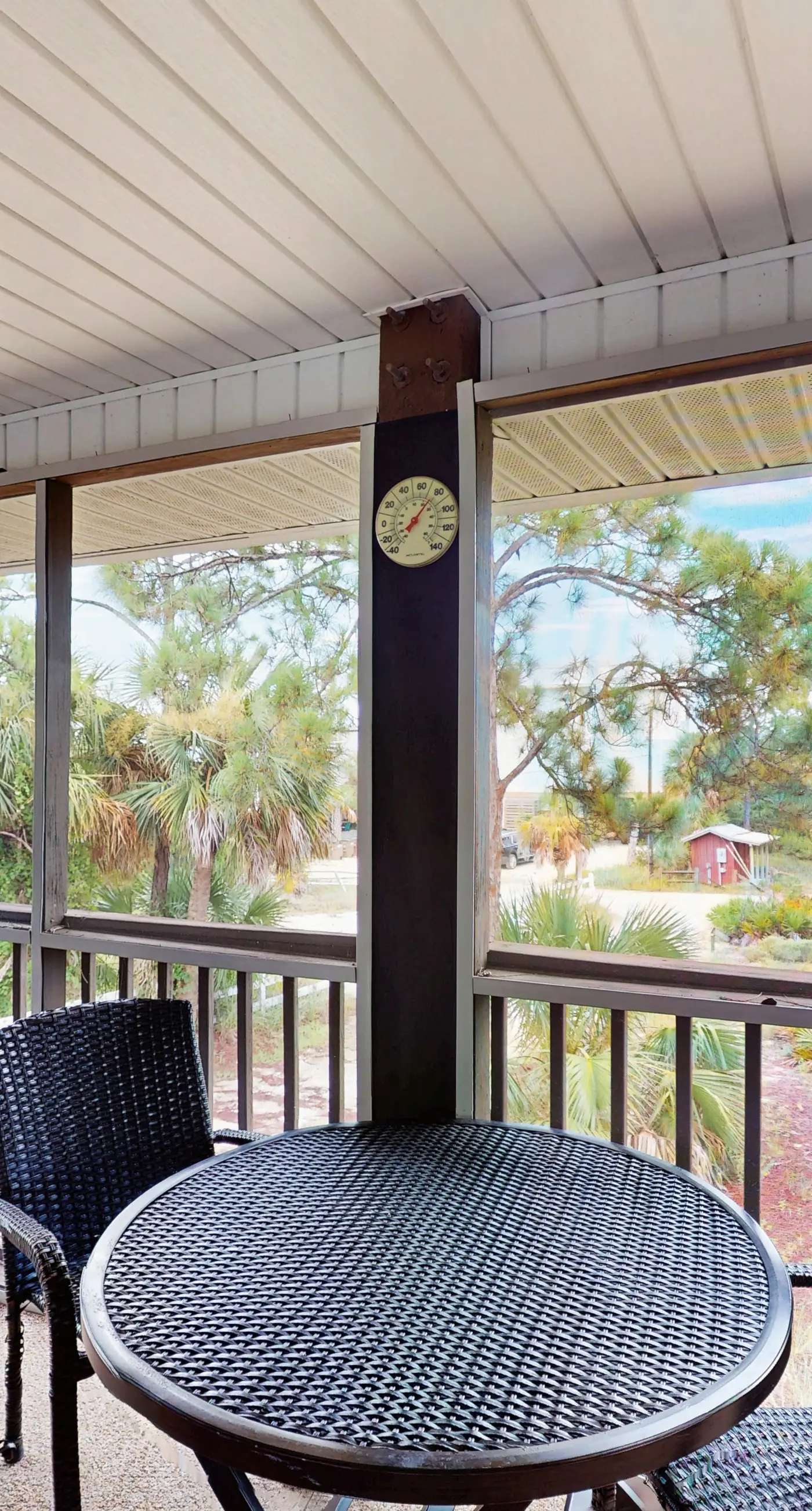 Dog-friendly home near the beach with spacious living area, porch & sundeck