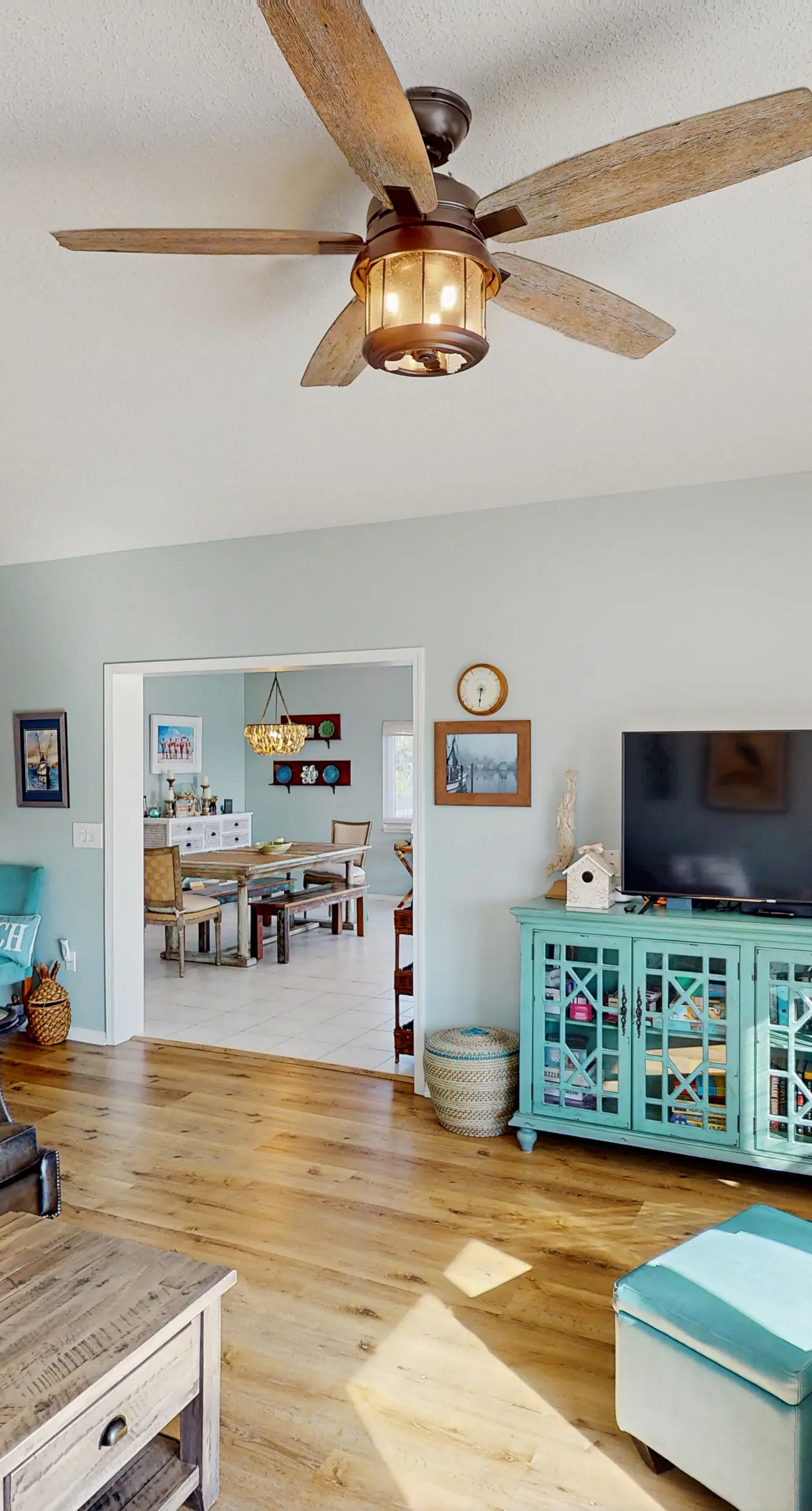 Charming beach house with a Gulf view, patio, deck, washer&dryer, & AC