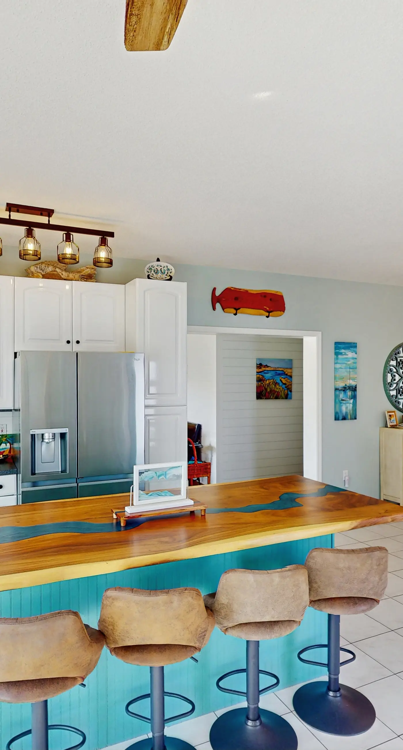 Charming beach house with a Gulf view, patio, deck, washer&dryer, & AC