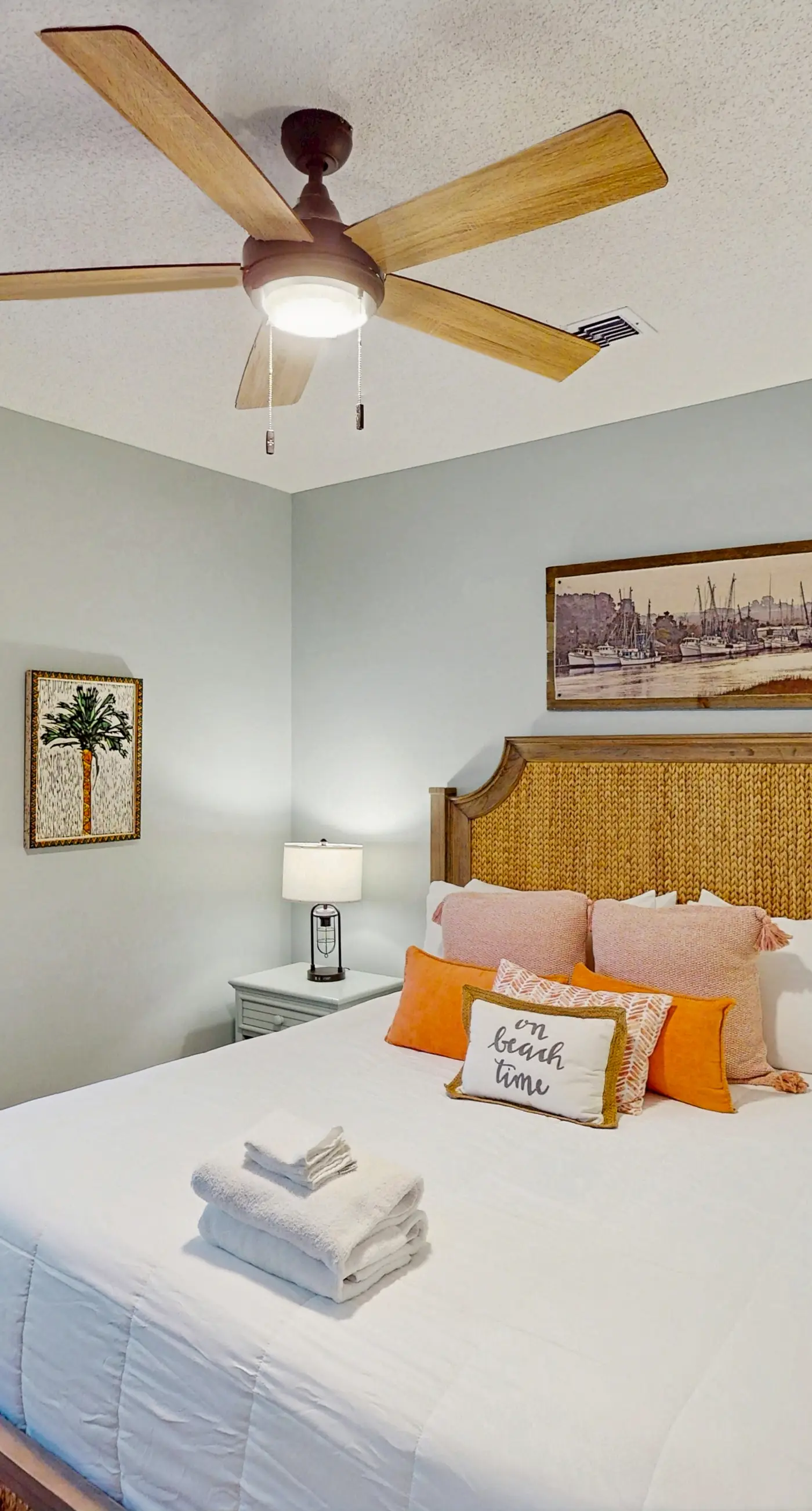 Charming beach house with a Gulf view, patio, deck, washer&dryer, & AC