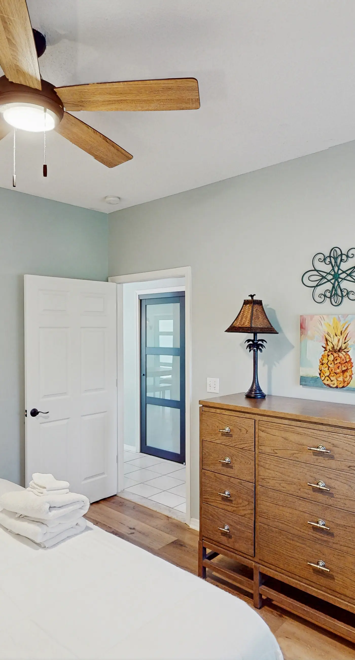 Charming beach house with a Gulf view, patio, deck, washer&dryer, & AC