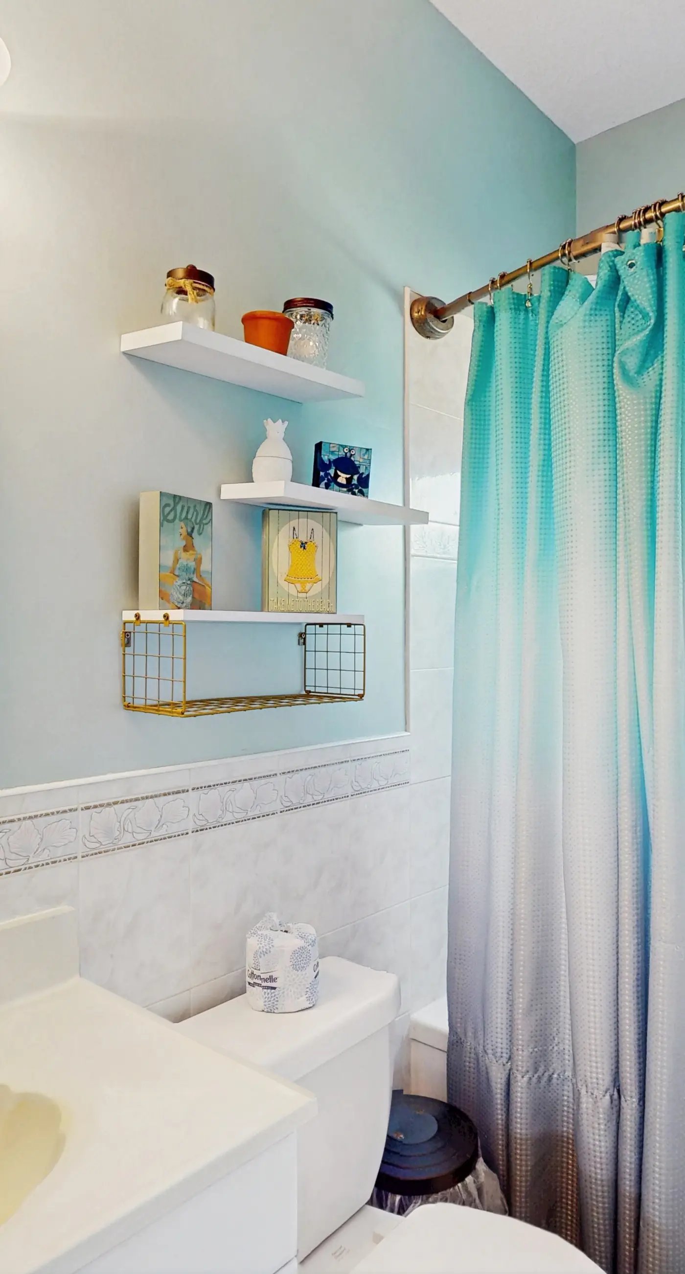 Charming beach house with a Gulf view, patio, deck, washer&dryer, & AC