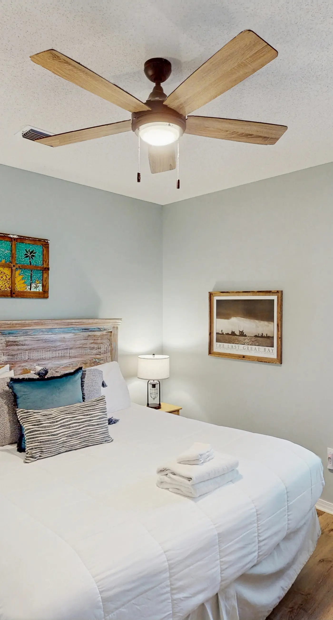 Charming beach house with a Gulf view, patio, deck, washer&dryer, & AC