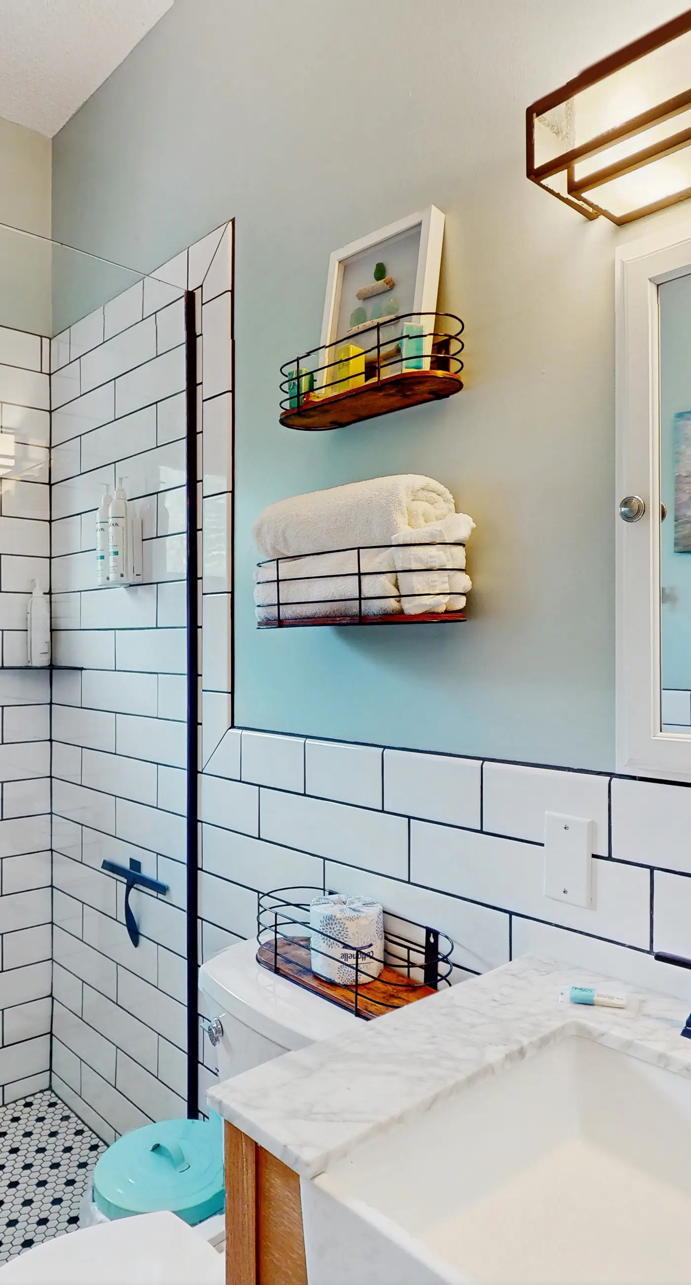 Charming beach house with a Gulf view, patio, deck, washer&dryer, & AC