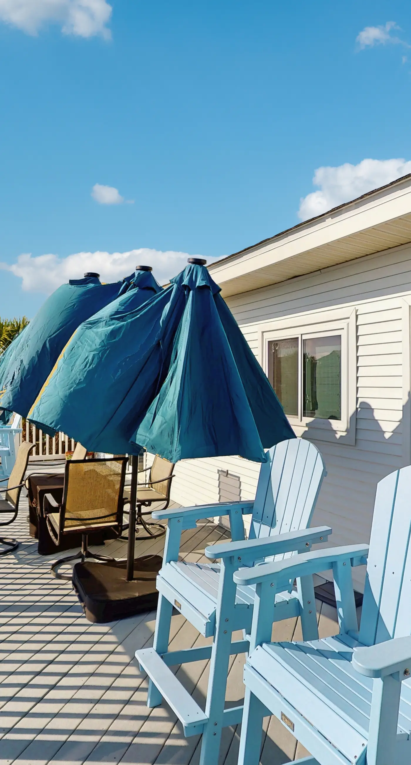 Charming beach house with a Gulf view, patio, deck, washer&dryer, & AC