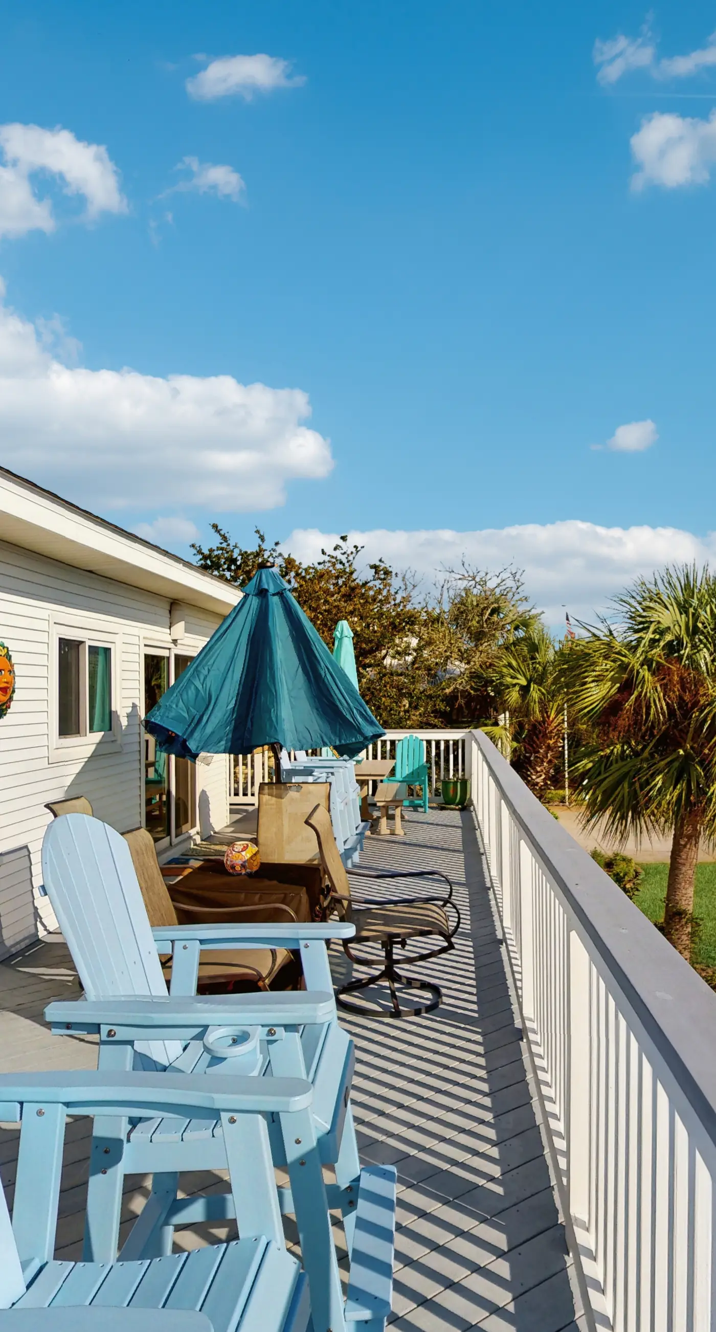 Charming beach house with a Gulf view, patio, deck, washer&dryer, & AC