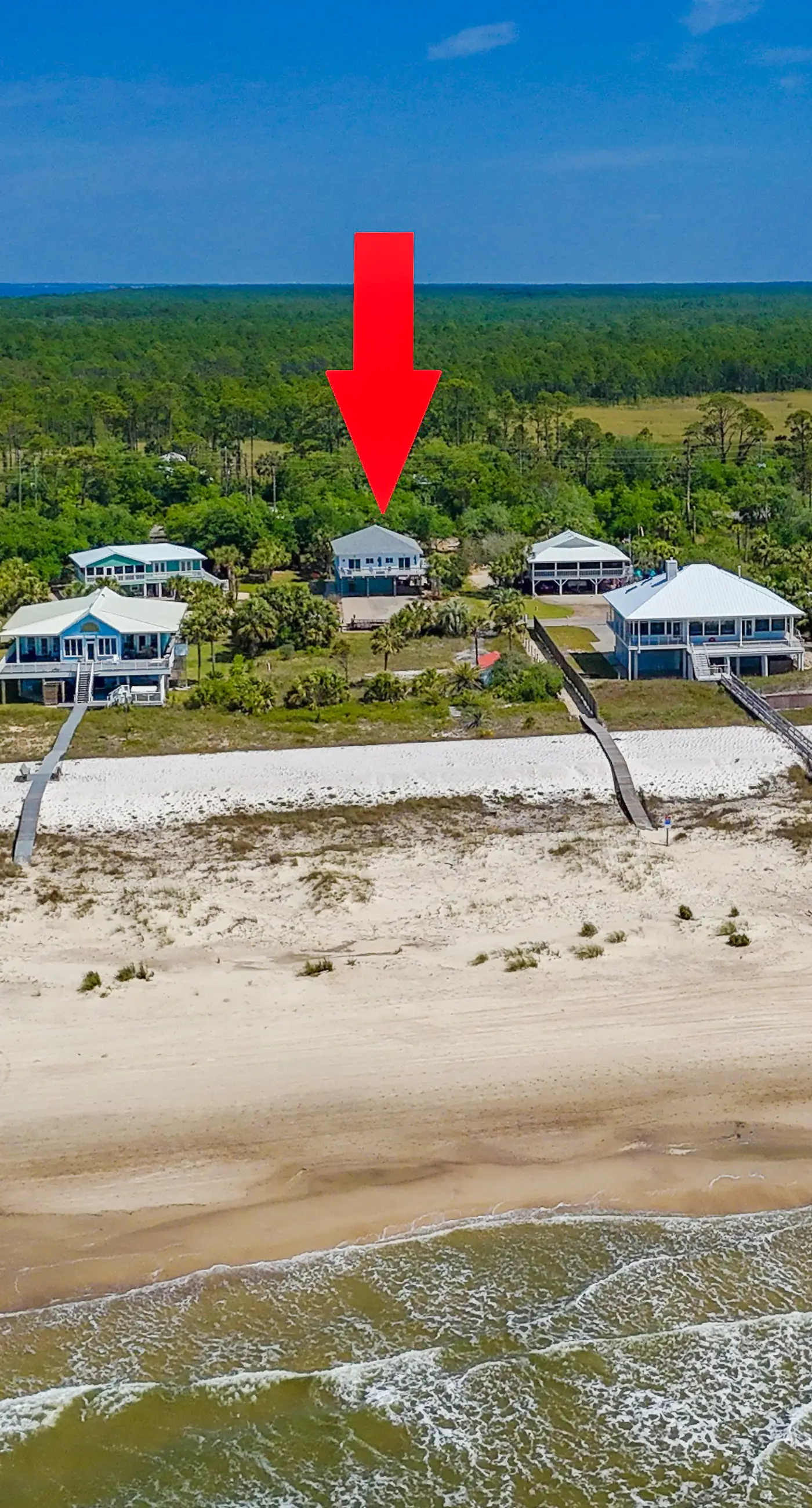 Charming beach house with a Gulf view, patio, deck, washer&dryer, & AC