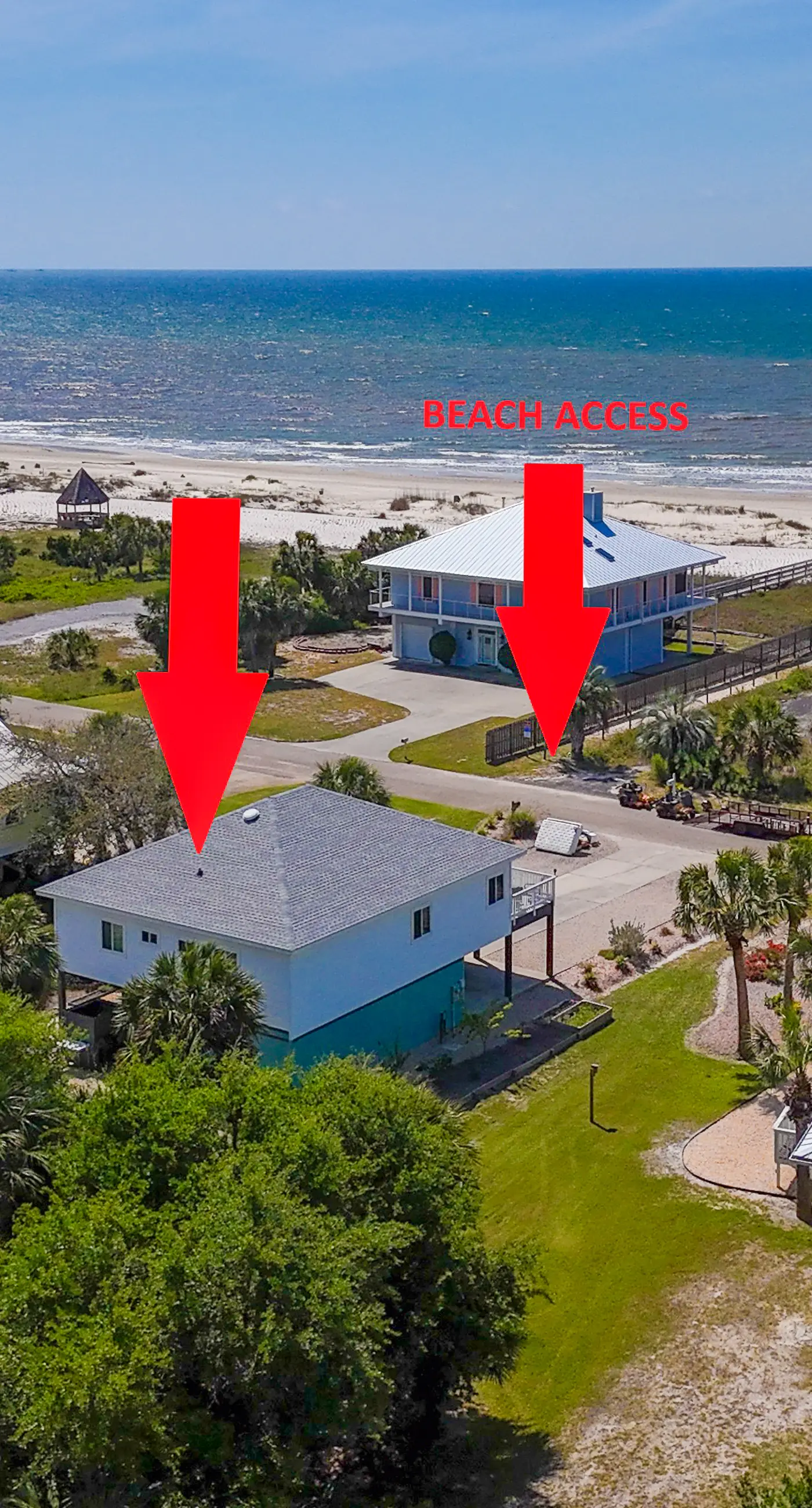 Charming beach house with a Gulf view, patio, deck, washer&dryer, & AC