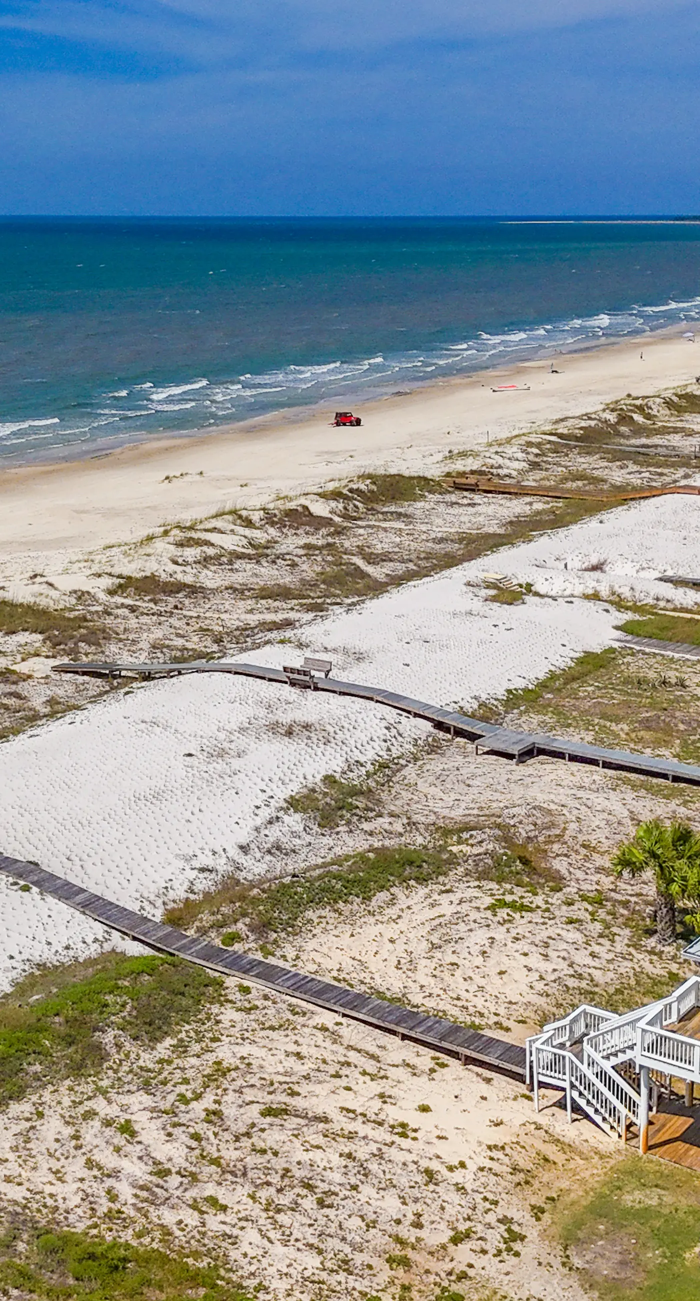 Charming beach house with a Gulf view, patio, deck, washer&dryer, & AC