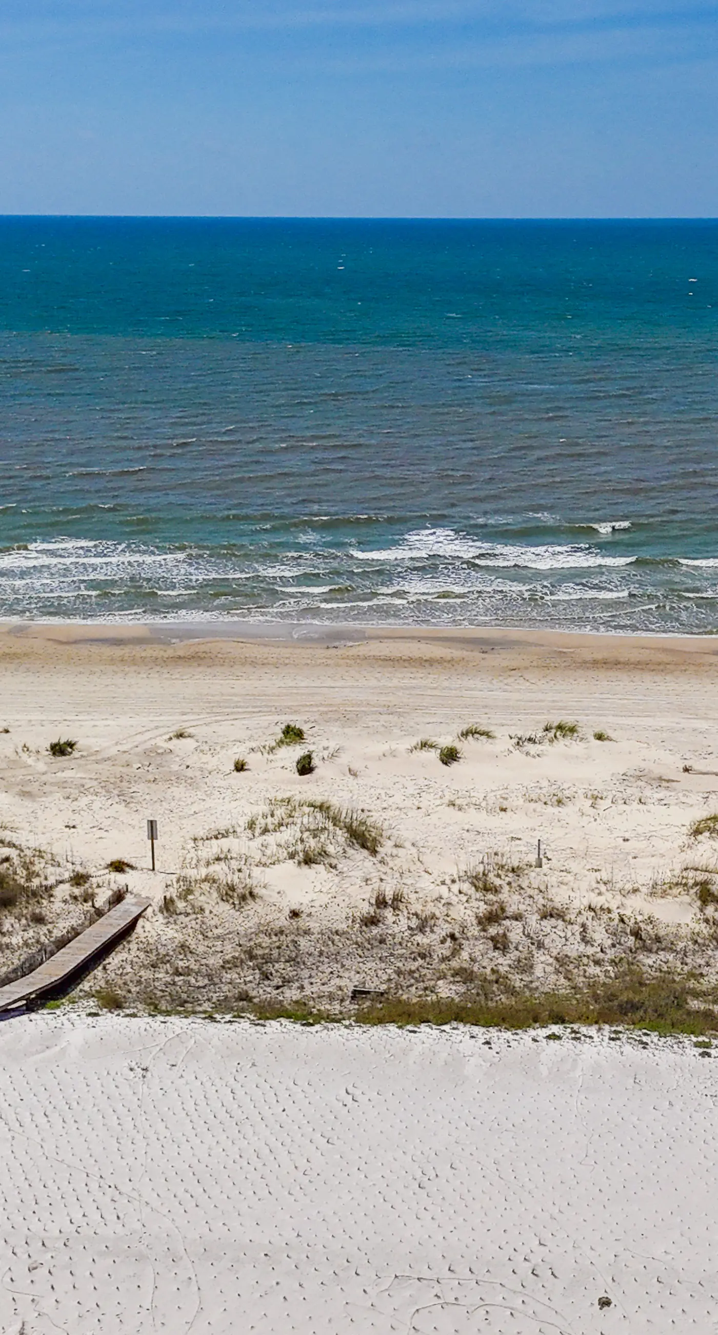 Charming beach house with a Gulf view, patio, deck, washer&dryer, & AC