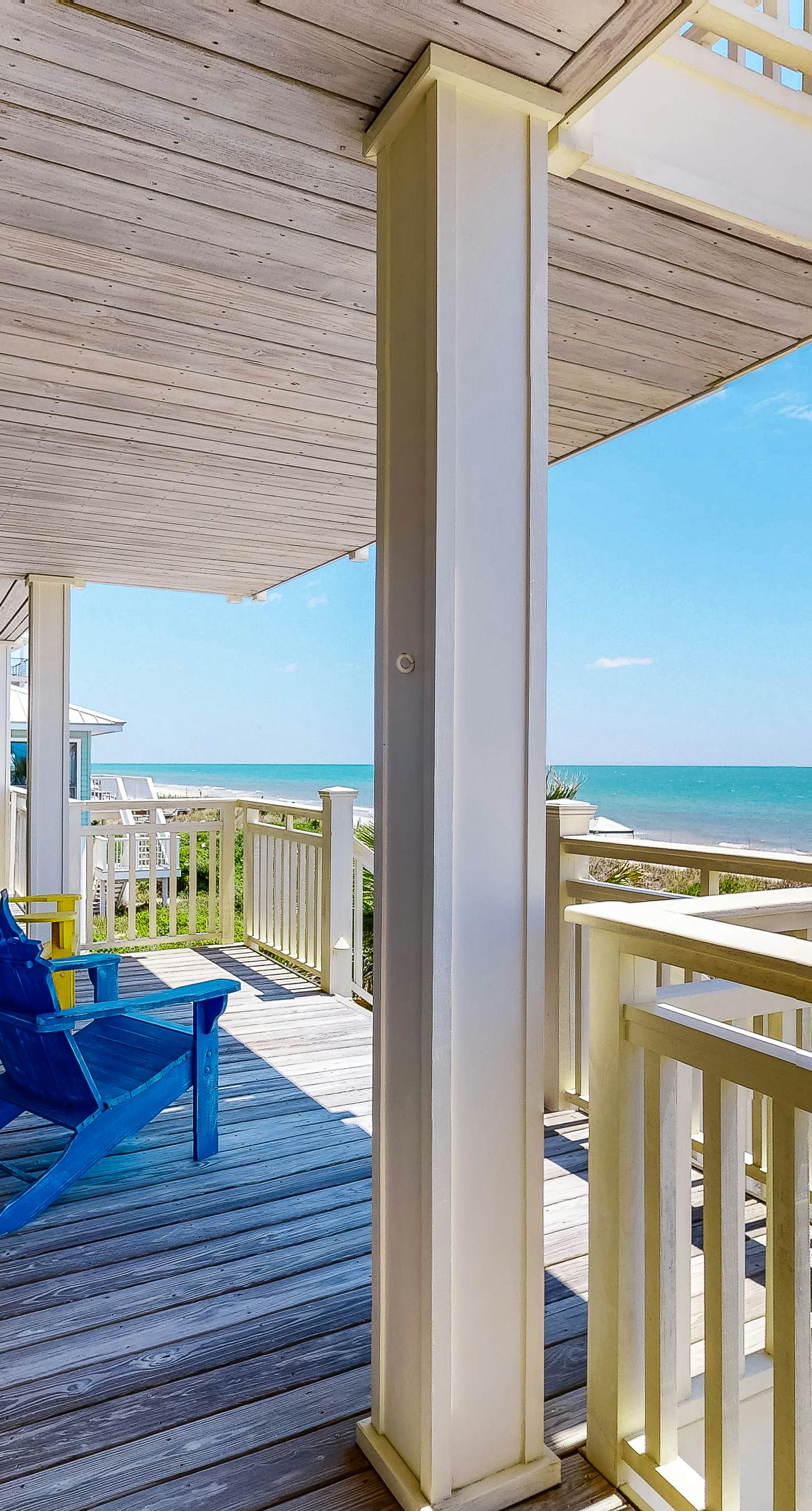 Gorgeous beachfront home - washer/dryer, deck & central AC - community pool