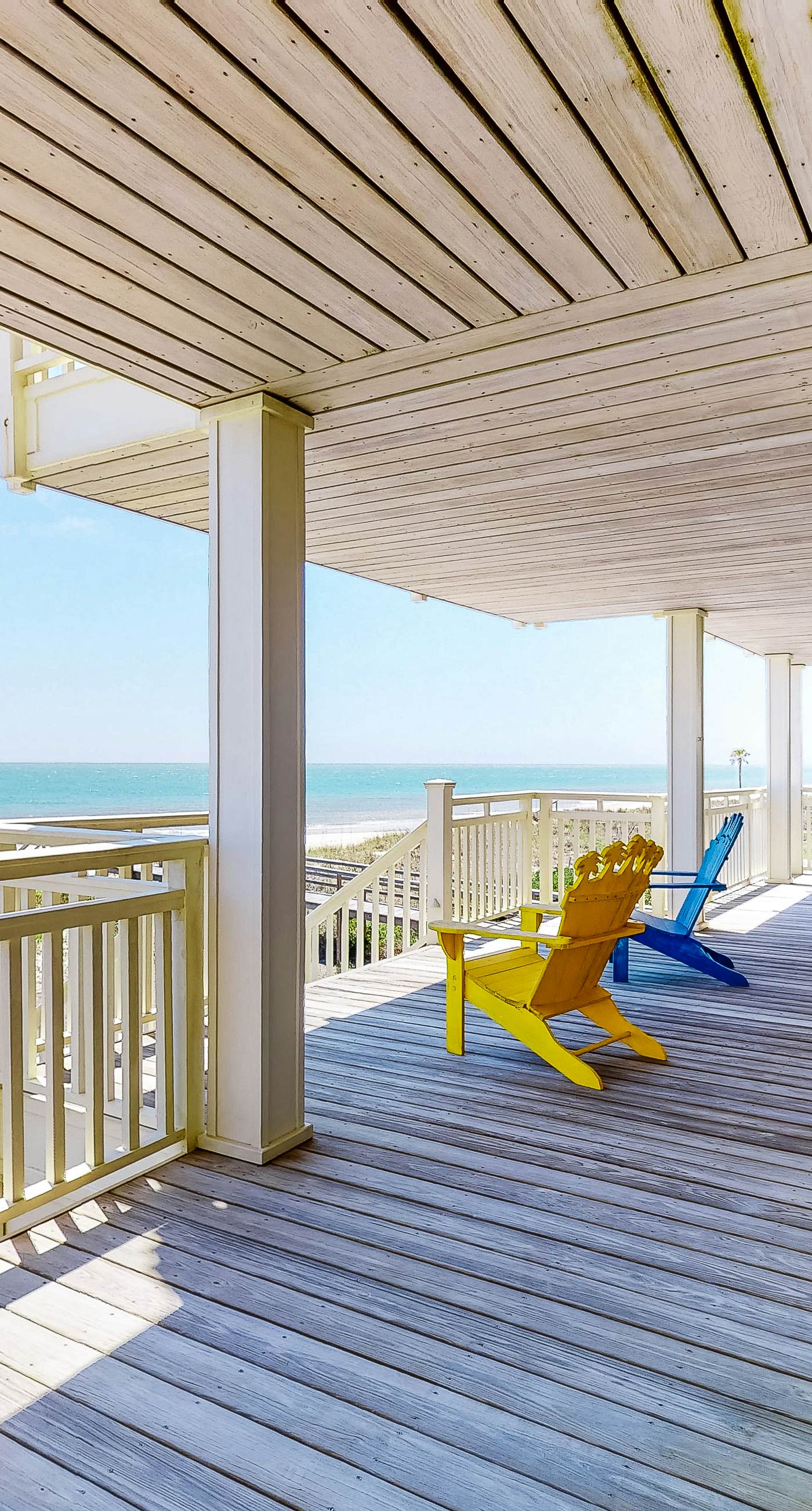 Gorgeous beachfront home - washer/dryer, deck & central AC - community pool