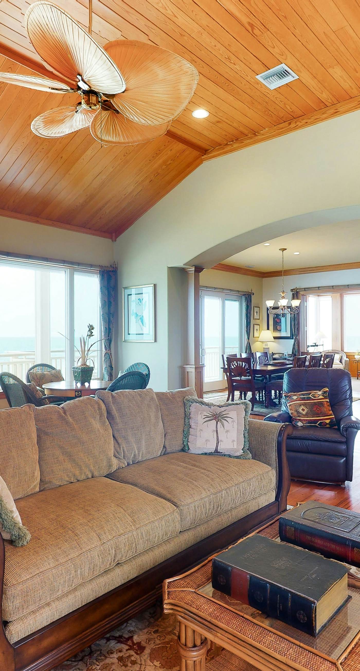 Gorgeous beachfront home - washer/dryer, deck & central AC - community pool