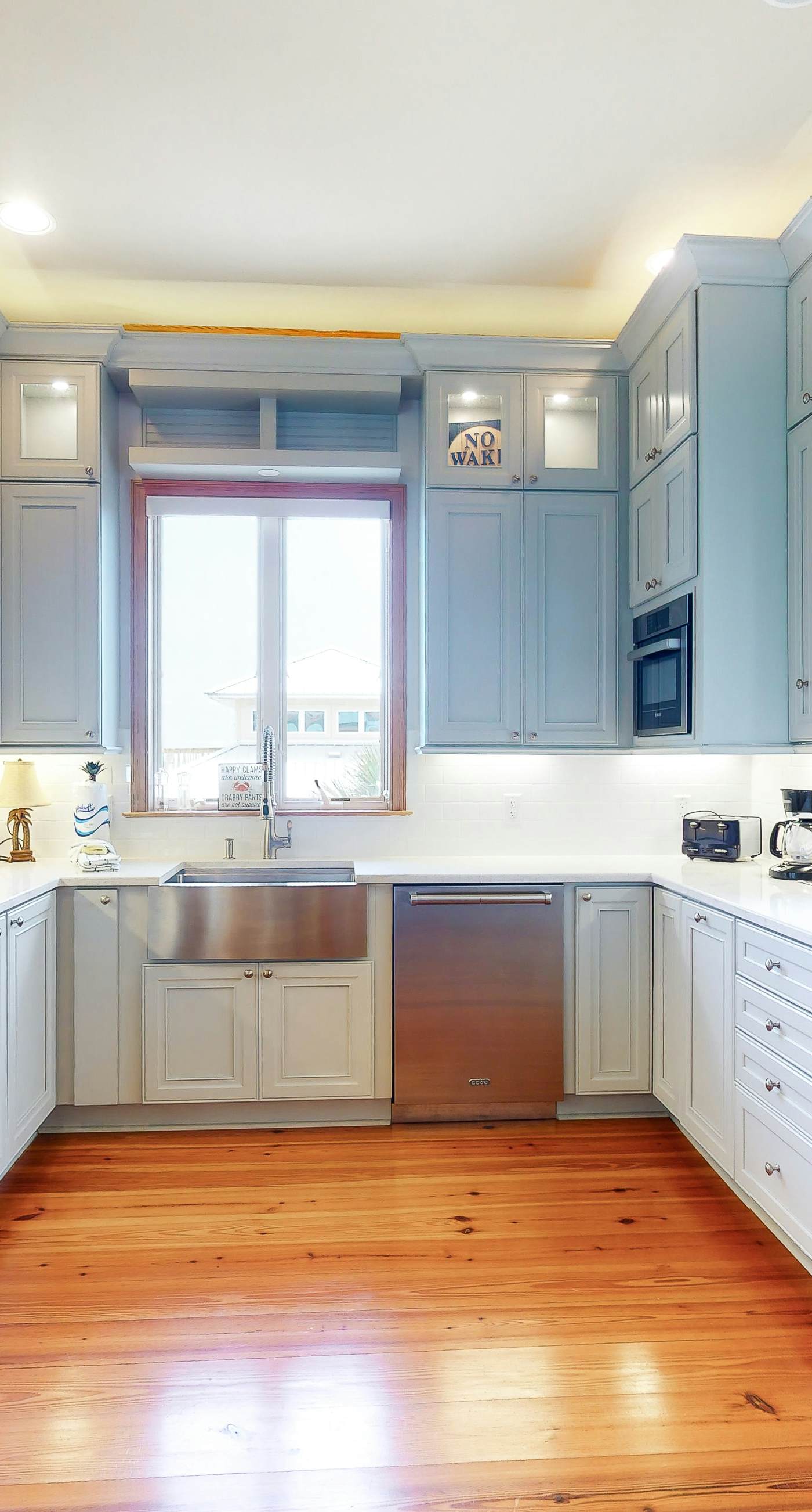 Gorgeous beachfront home - washer/dryer, deck & central AC - community pool