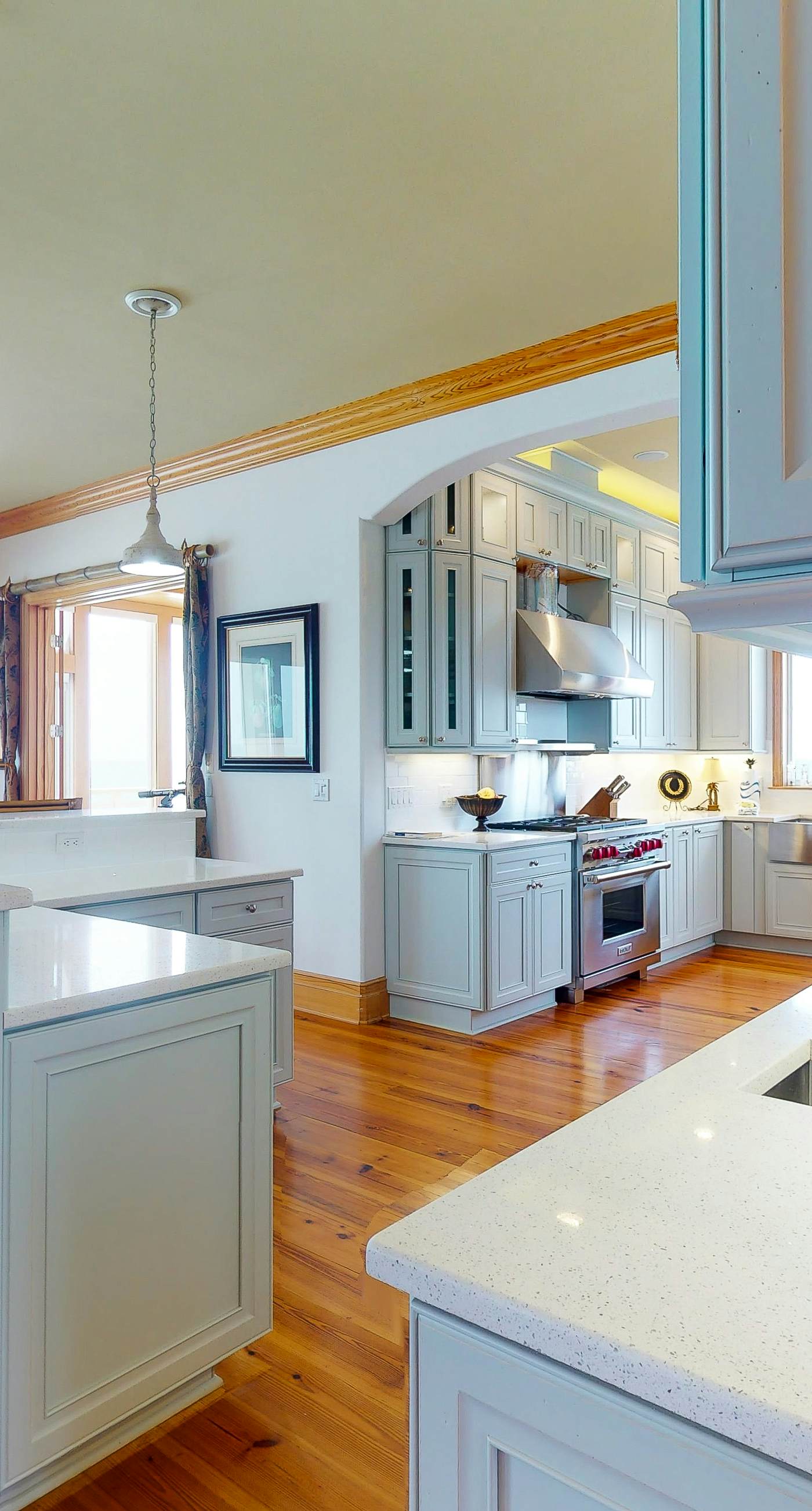 Gorgeous beachfront home - washer/dryer, deck & central AC - community pool