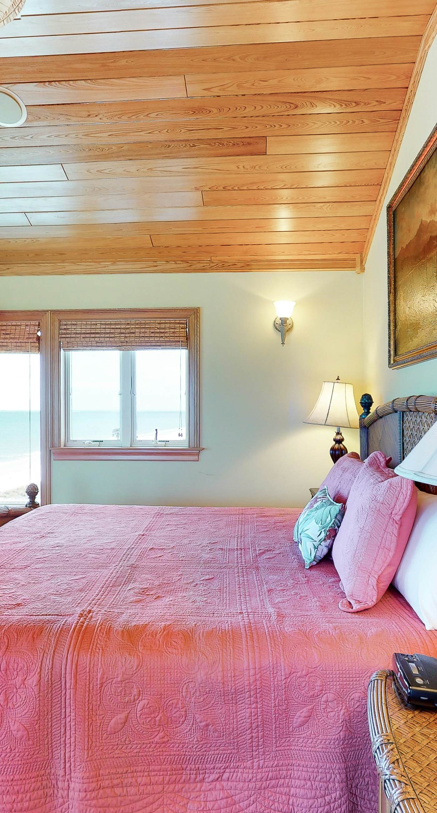 Gorgeous beachfront home - washer/dryer, deck & central AC - community pool