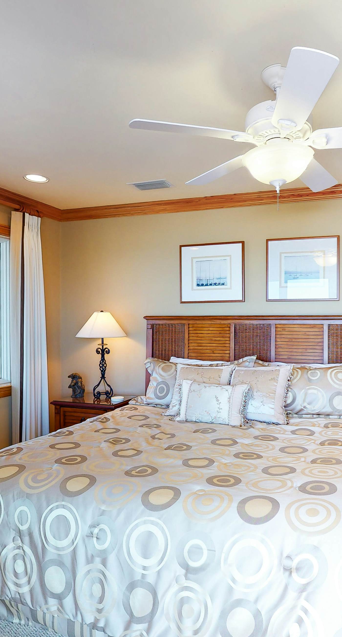 Gorgeous beachfront home - washer/dryer, deck & central AC - community pool