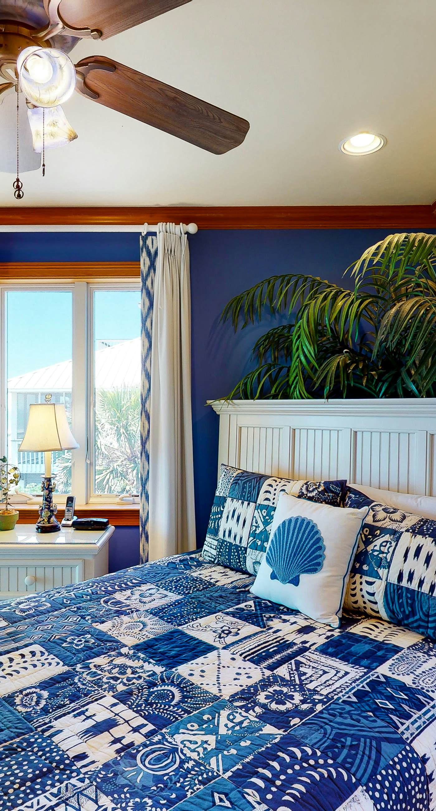 Gorgeous beachfront home - washer/dryer, deck & central AC - community pool