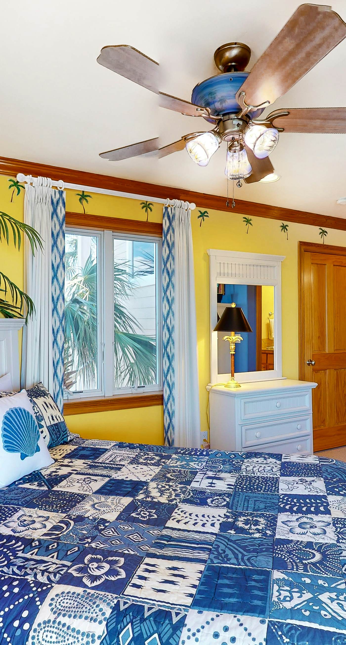 Gorgeous beachfront home - washer/dryer, deck & central AC - community pool