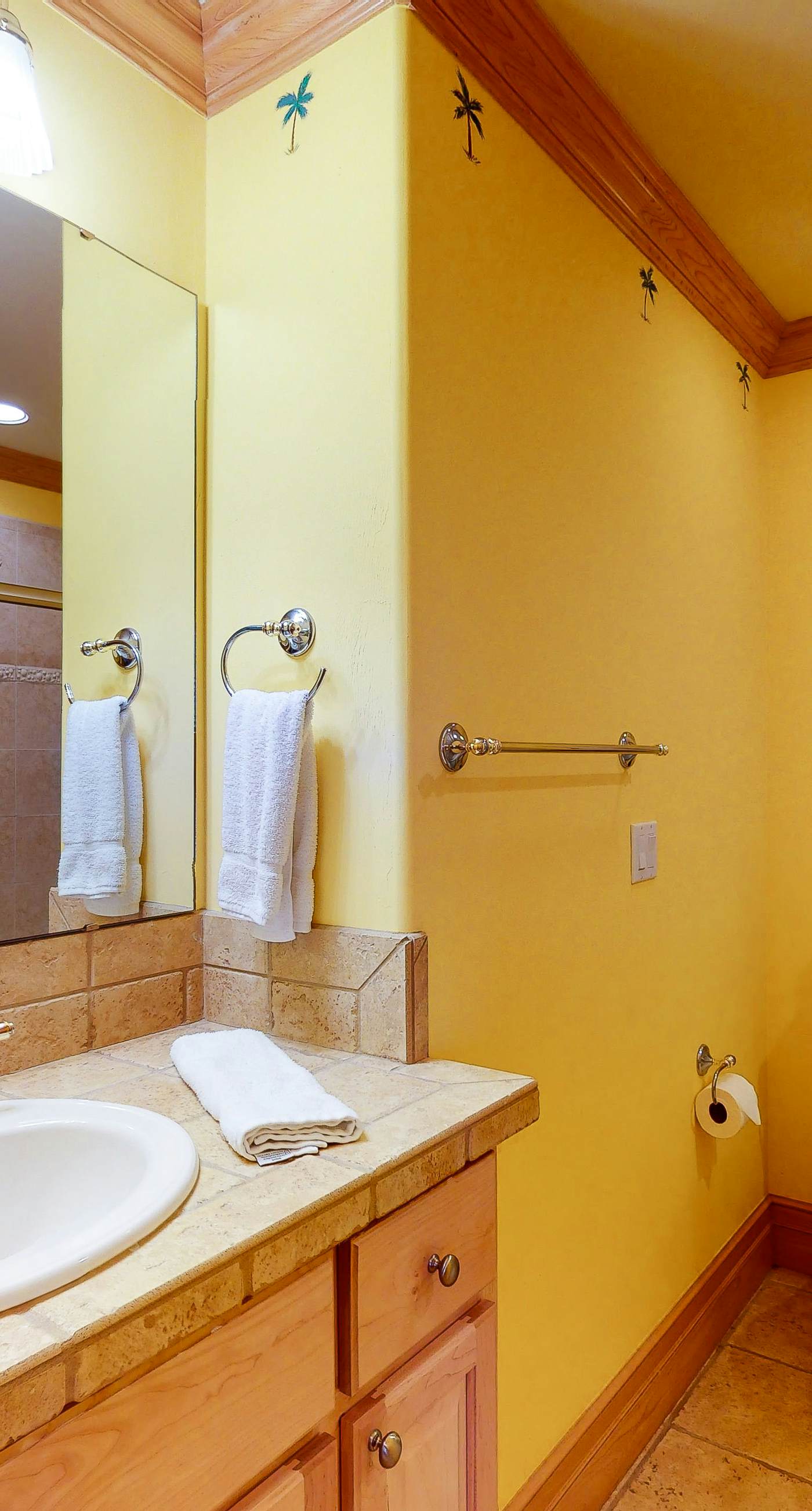 Gorgeous beachfront home - washer/dryer, deck & central AC - community pool