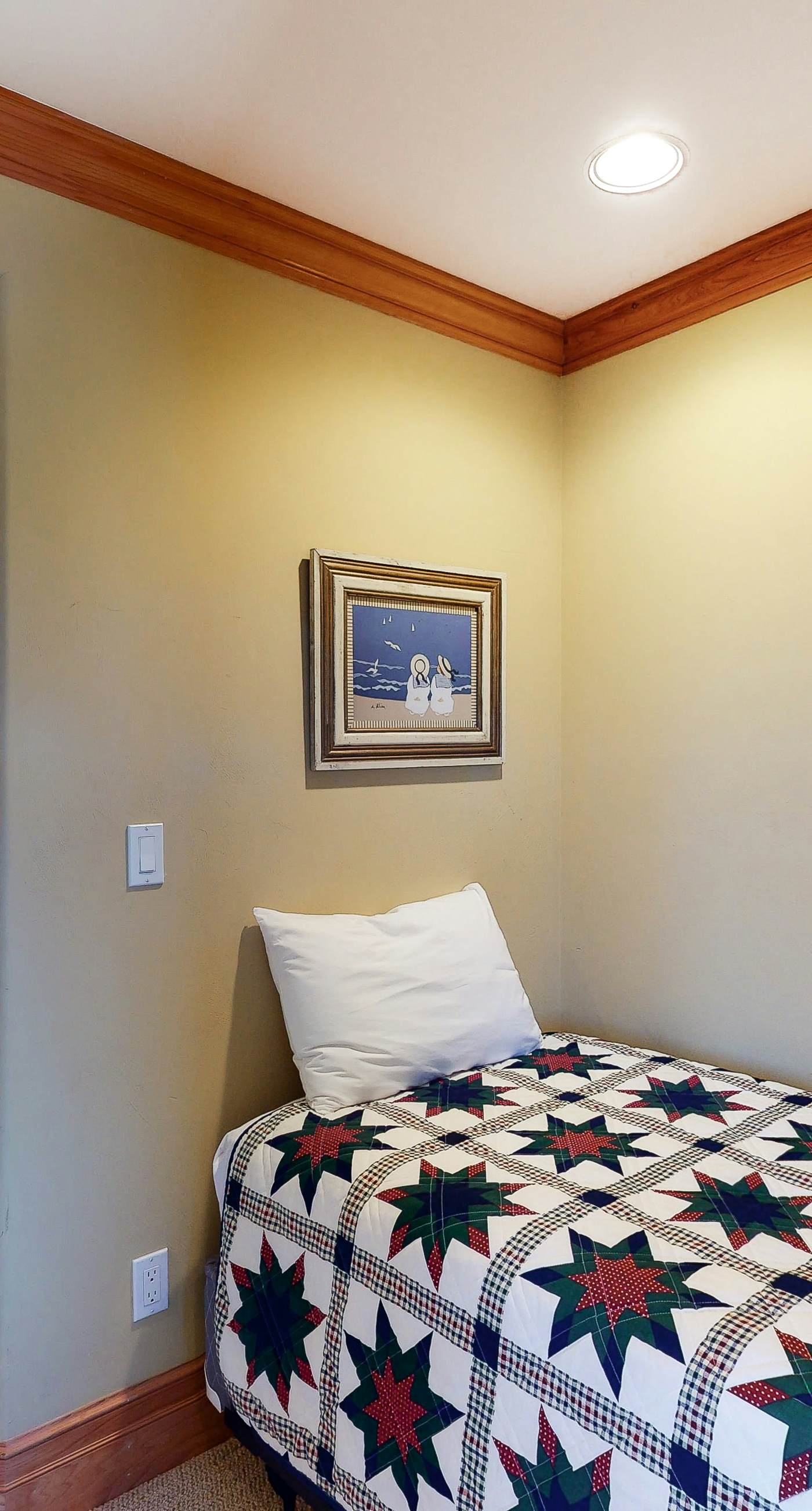 Gorgeous beachfront home - washer/dryer, deck & central AC - community pool