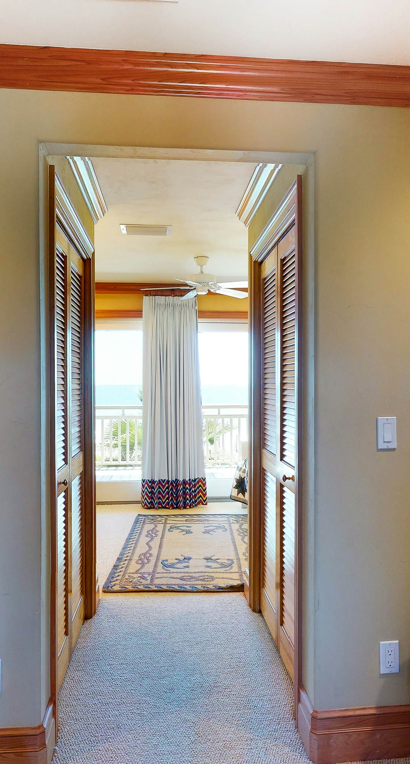 Gorgeous beachfront home - washer/dryer, deck & central AC - community pool