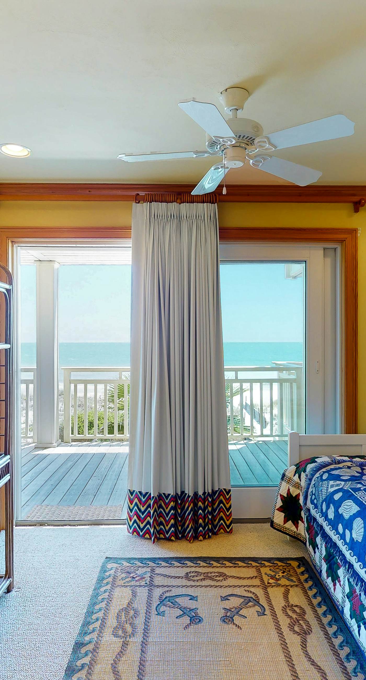 Gorgeous beachfront home - washer/dryer, deck & central AC - community pool