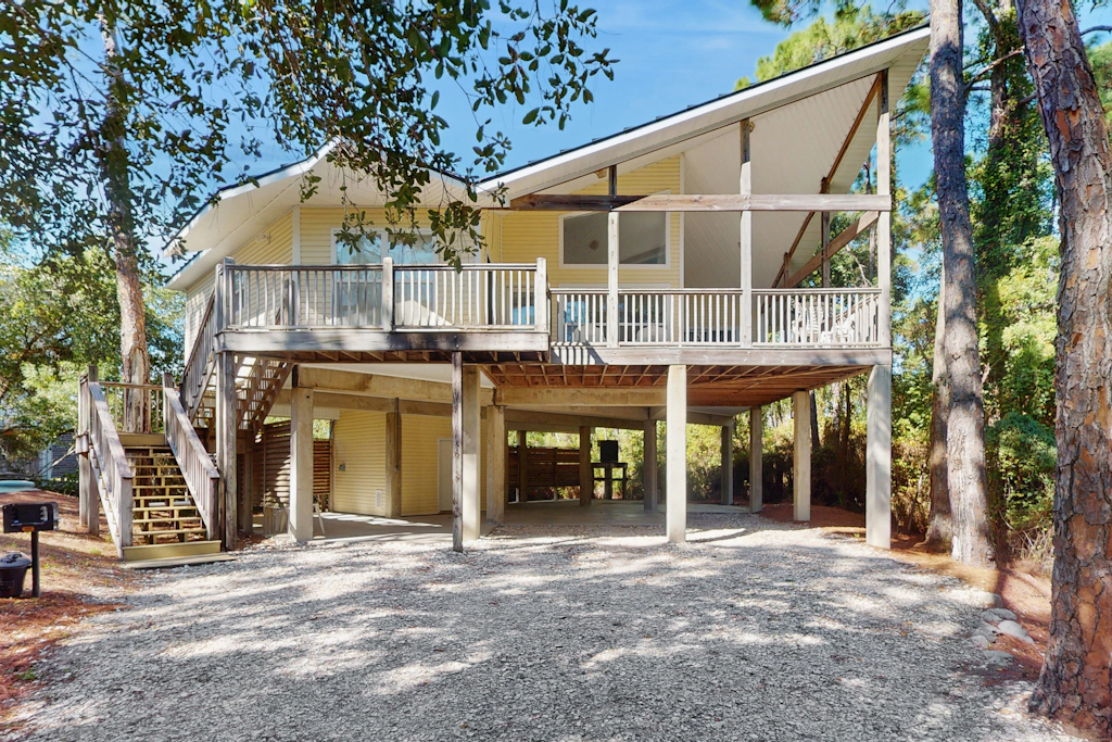 Snowbird-friendly home near the beach with deck, outdoor shower, W/D